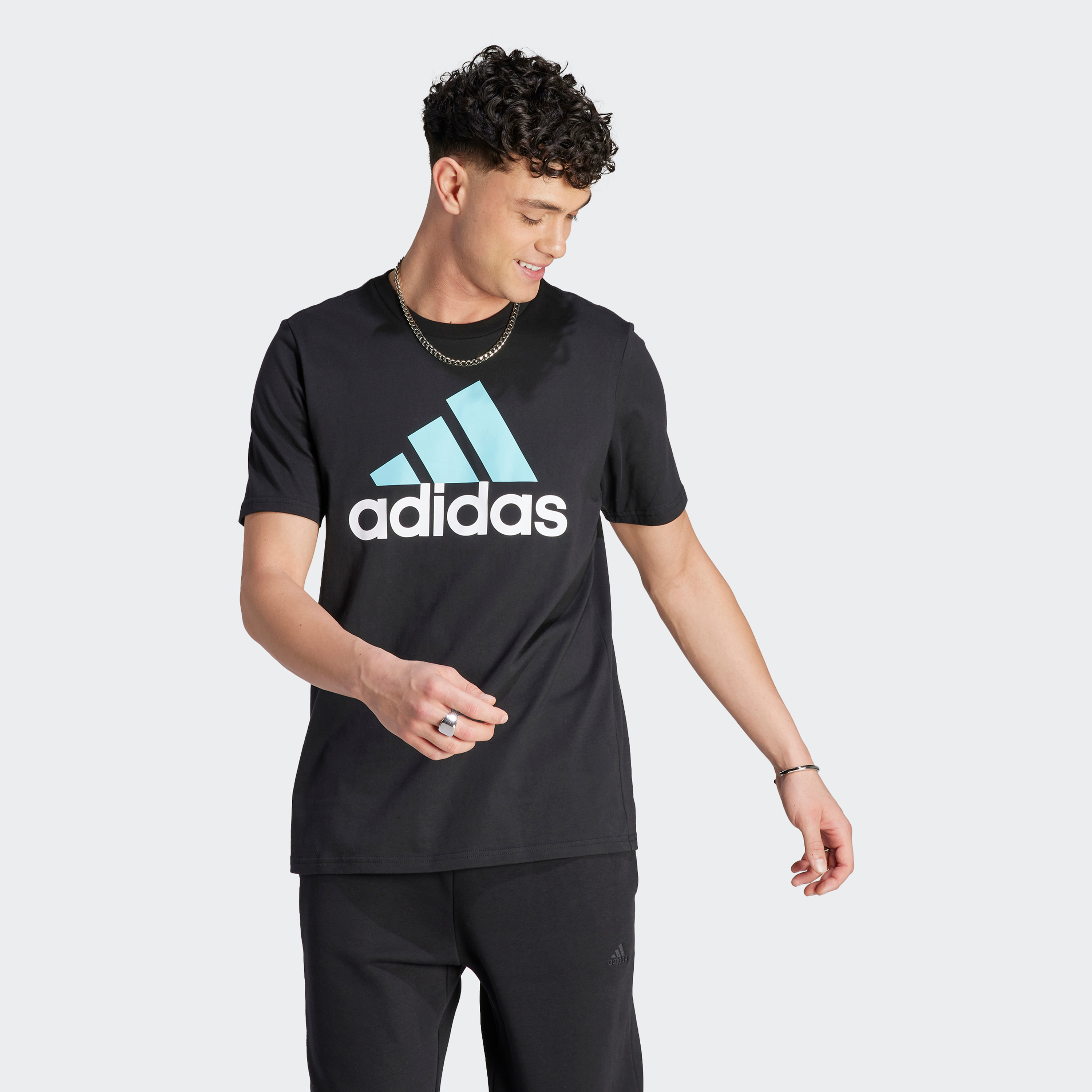 تي شيرت اسنشيالز بشعار كبير جورسيه واحد من اديداس| او اي-men-clothing-sportswearandactivewear-tshirtsandpolos-image-25
