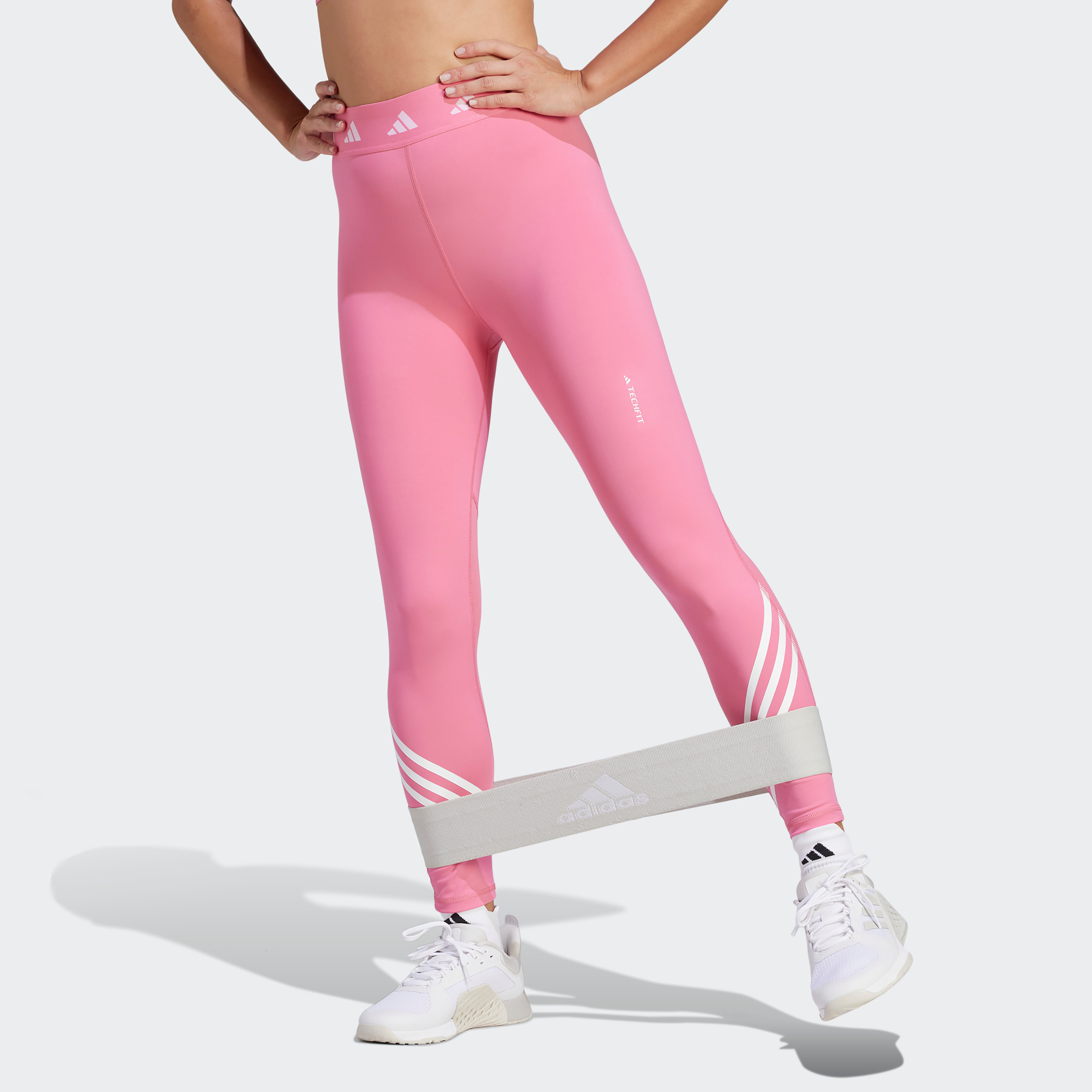 بنطلون ضيقة للنساء تيك فيت بخطوط الثلاثة من أديداس| او اي-women-clothing-bottoms-leggings-image-2