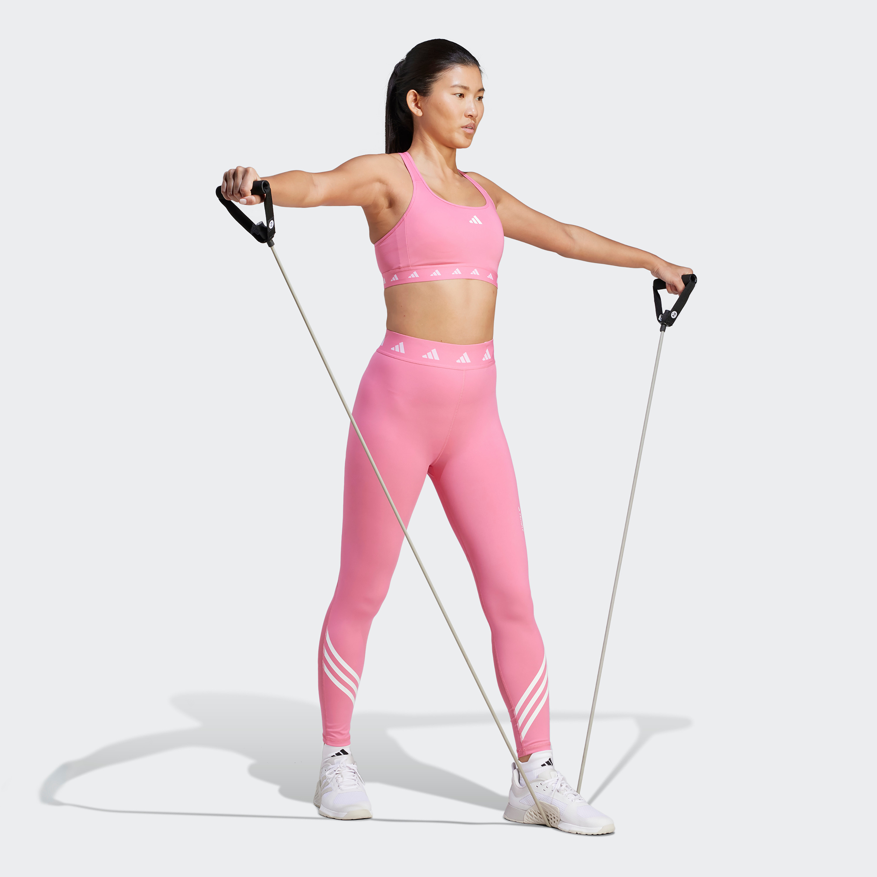 بنطلون ضيقة للنساء تيك فيت بخطوط الثلاثة من أديداس| او اي-women-clothing-bottoms-leggings-image-3