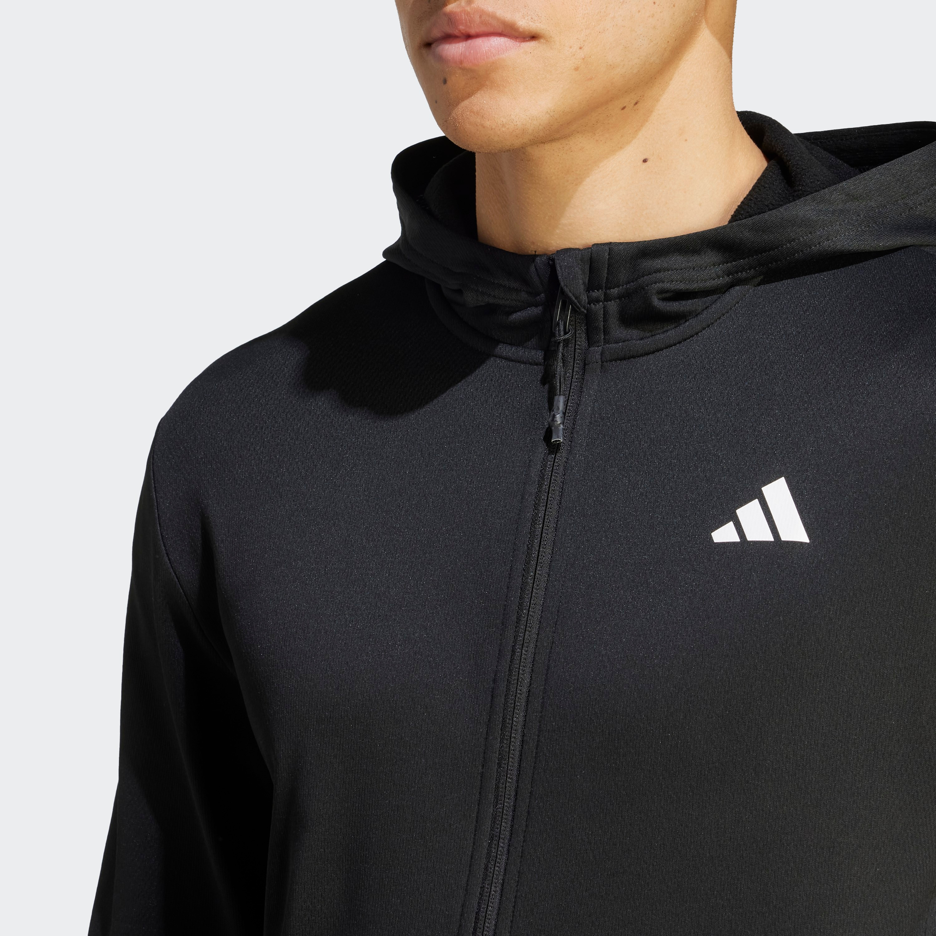 جاكيت هودي بسحاب كامل اسينشيالز ترين للرجال مزين برسومات الموسمية من اديداس| او اي-men-winterwear-hoodiesandsweatshirts-image-3