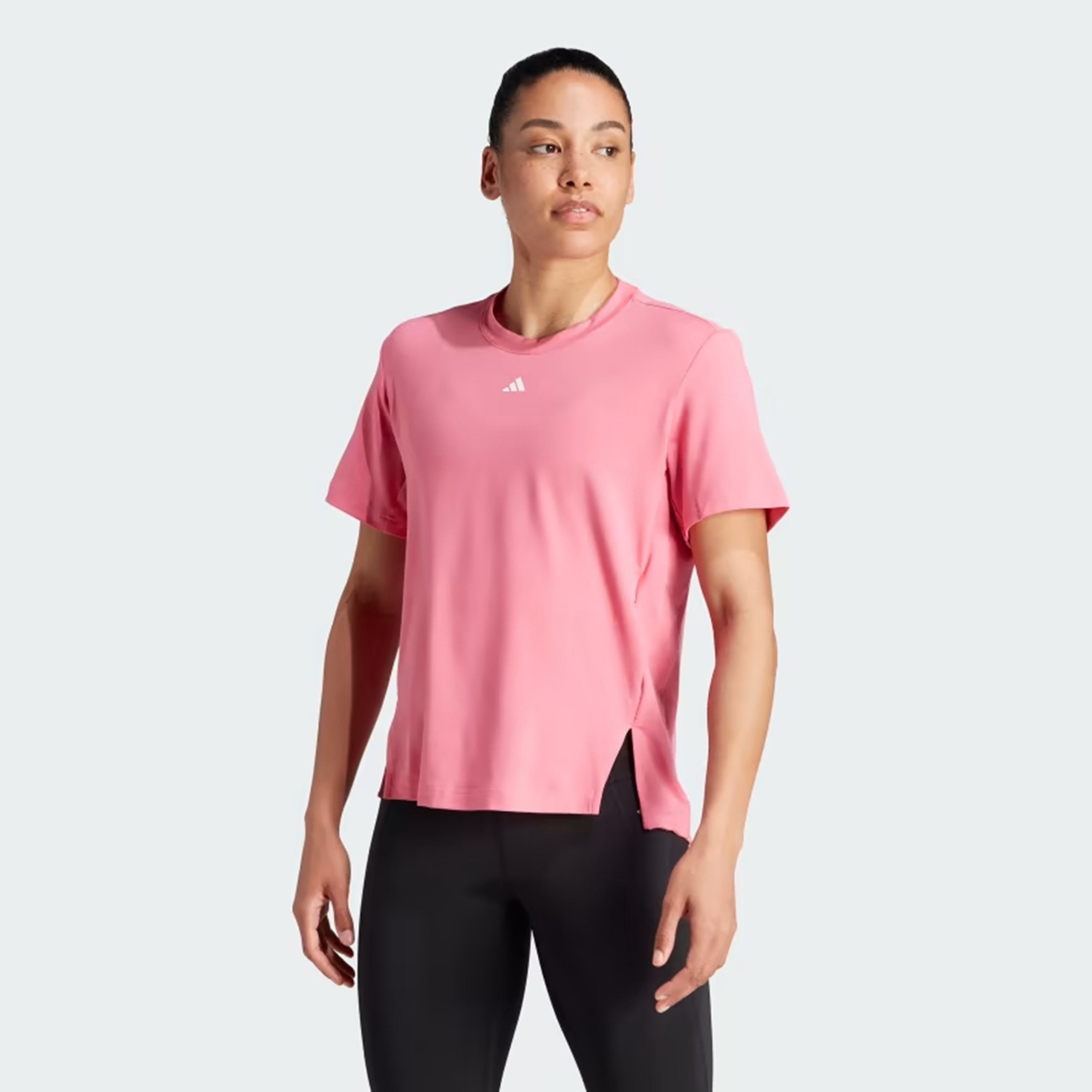 تيشيرت للنساء يتميز بتعدد الاستخدامات من اديداس | او اي-women-clothing-tshirts-image-1