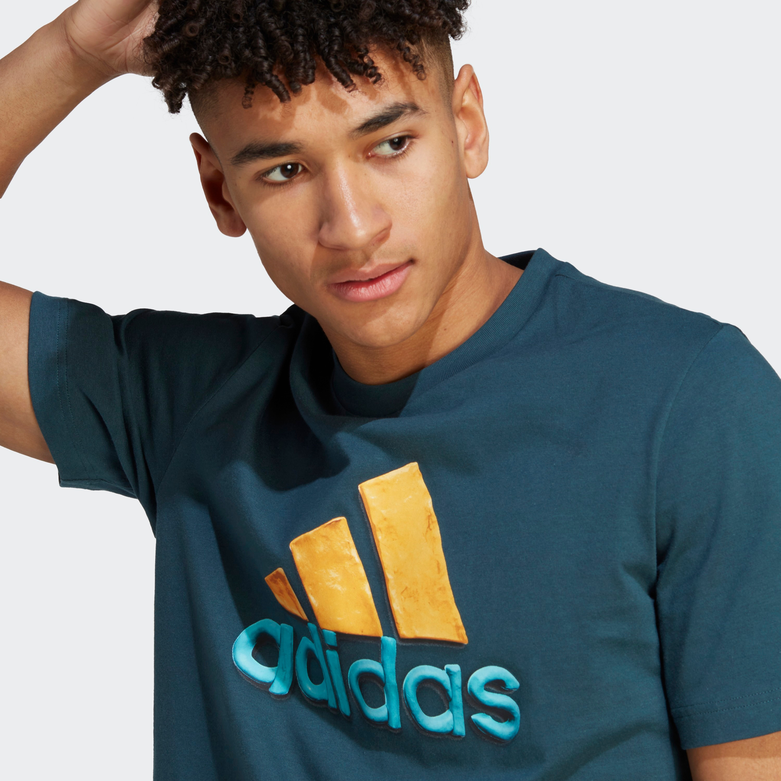 تيشرت بطباعة صورة واقعية للرجال سبورت وير من اديداس | او اي-men-clothing-sportswearandactivewear-tshirtsandpolos-image-3
