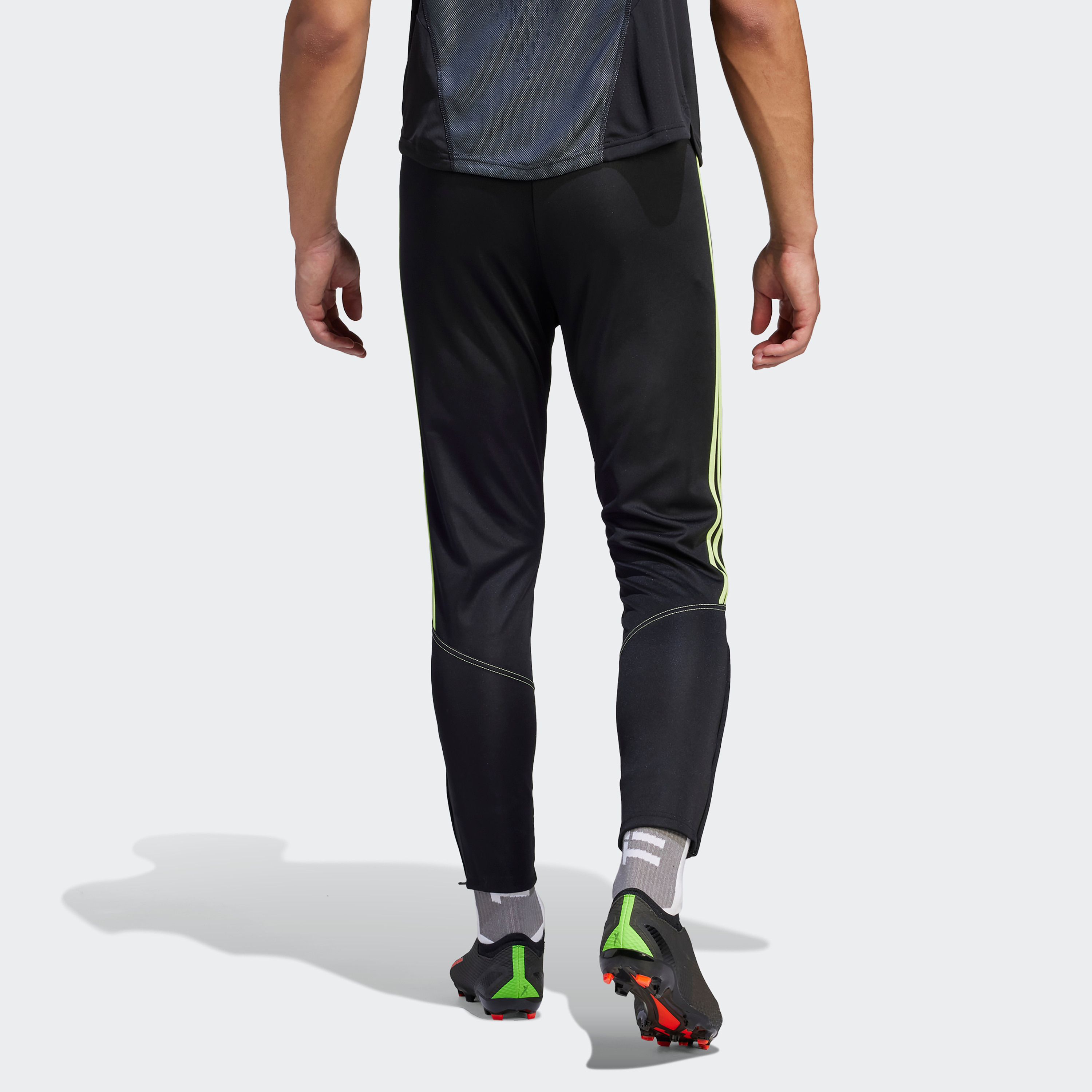 سروال رياضي تيرو 23 للجري للرجال من اديداس| او اي-sports-men-clothing-bottoms-image-4