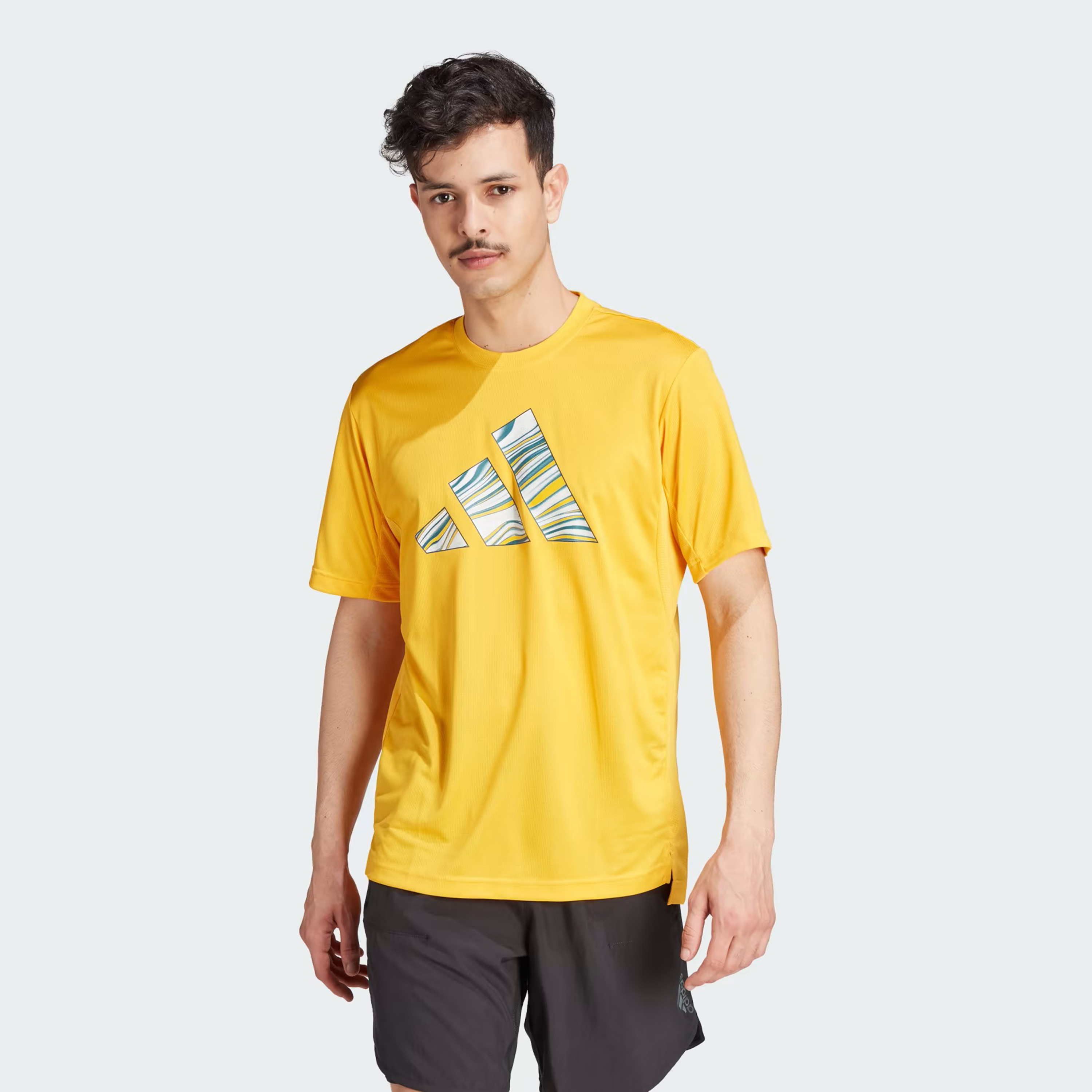 تي شيرت للتدريب أتش اي اي تي الجرافيك سلوجان للرجال من اديداس | او اي-men-clothing-sportswearandactivewear-tshirtsandpolos-image-8