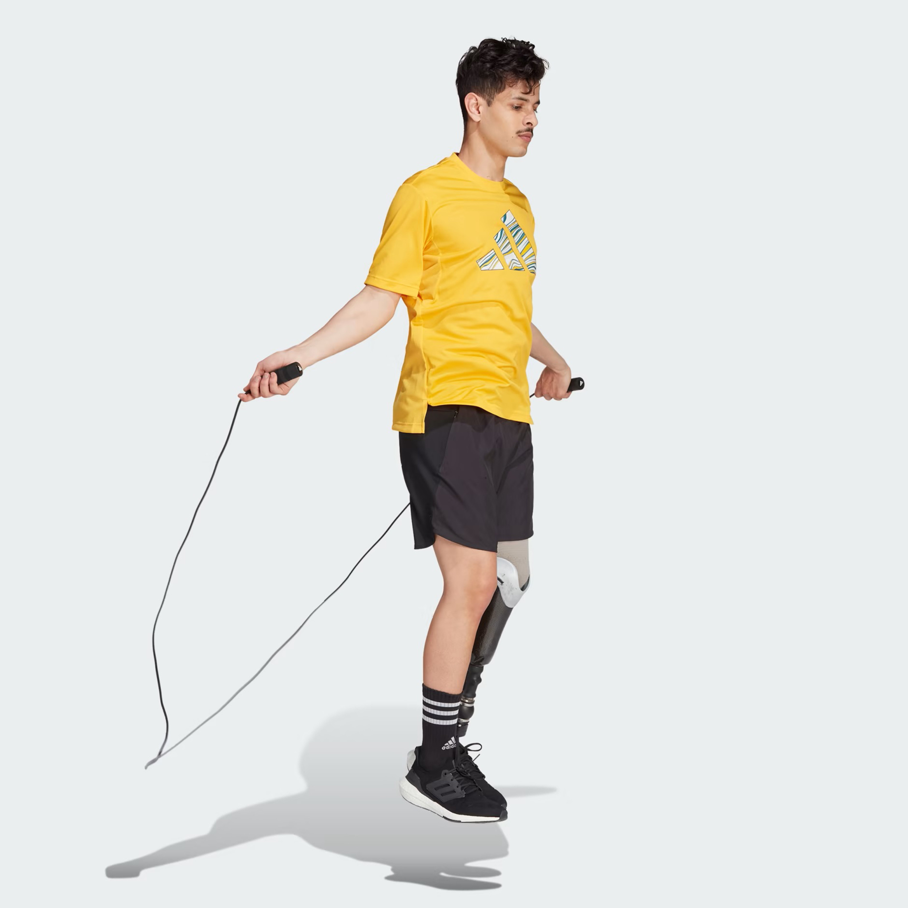 تي شيرت للتدريب أتش اي اي تي الجرافيك سلوجان للرجال من اديداس | او اي-men-clothing-sportswearandactivewear-tshirtsandpolos-image-9