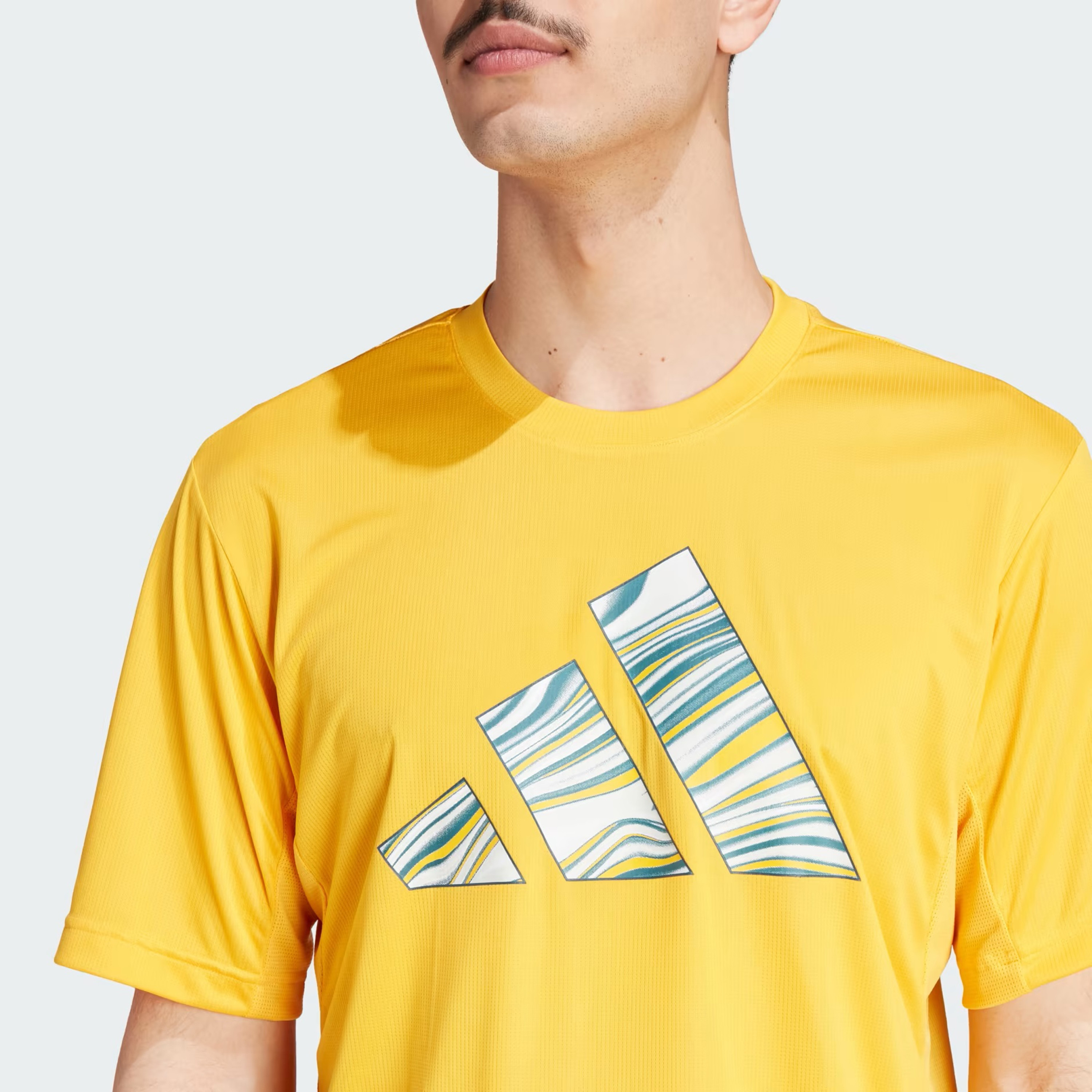 تي شيرت للتدريب أتش اي اي تي الجرافيك سلوجان للرجال من اديداس | او اي-men-clothing-sportswearandactivewear-tshirtsandpolos-image-10