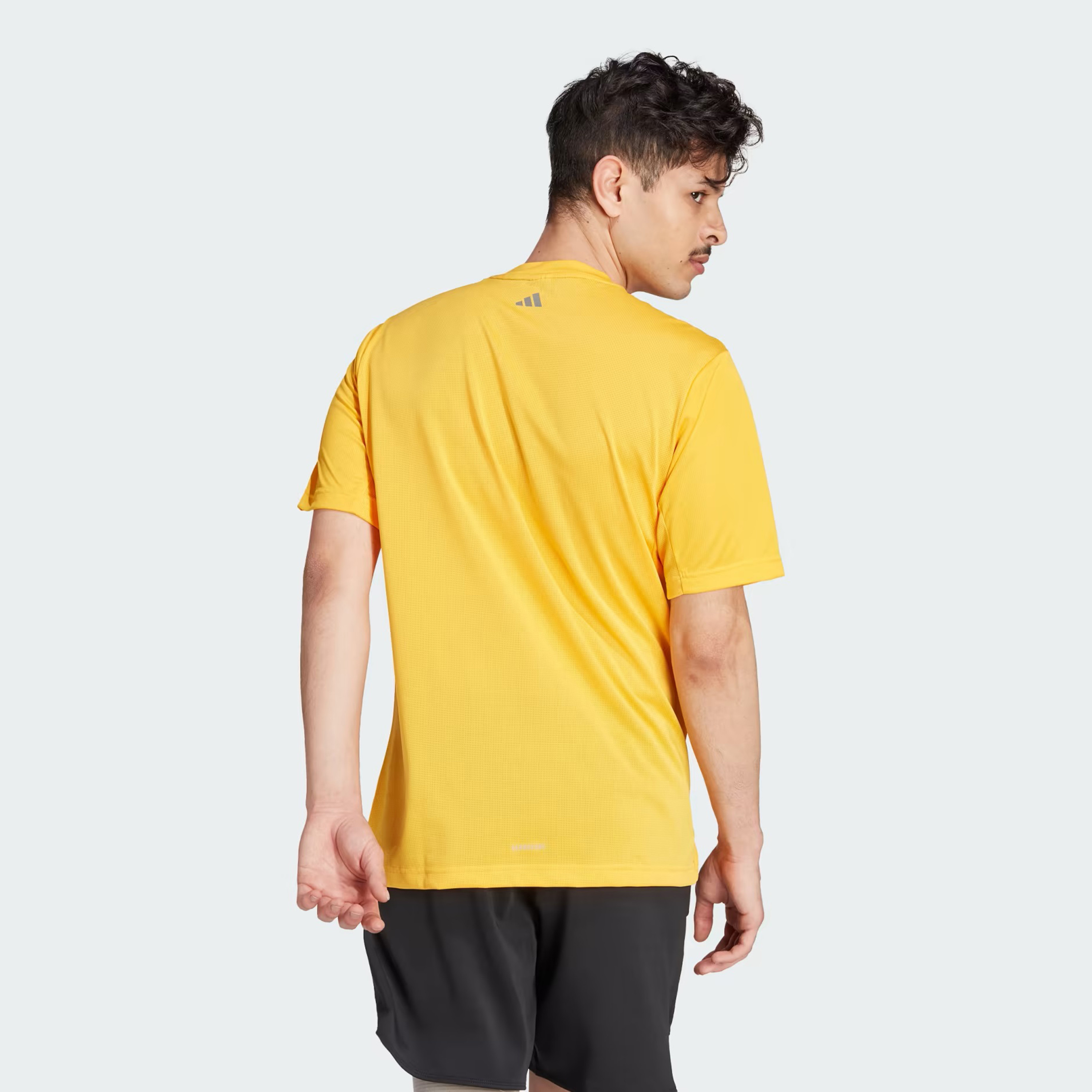 تي شيرت للتدريب أتش اي اي تي الجرافيك سلوجان للرجال من اديداس | او اي-men-clothing-sportswearandactivewear-tshirtsandpolos-image-11