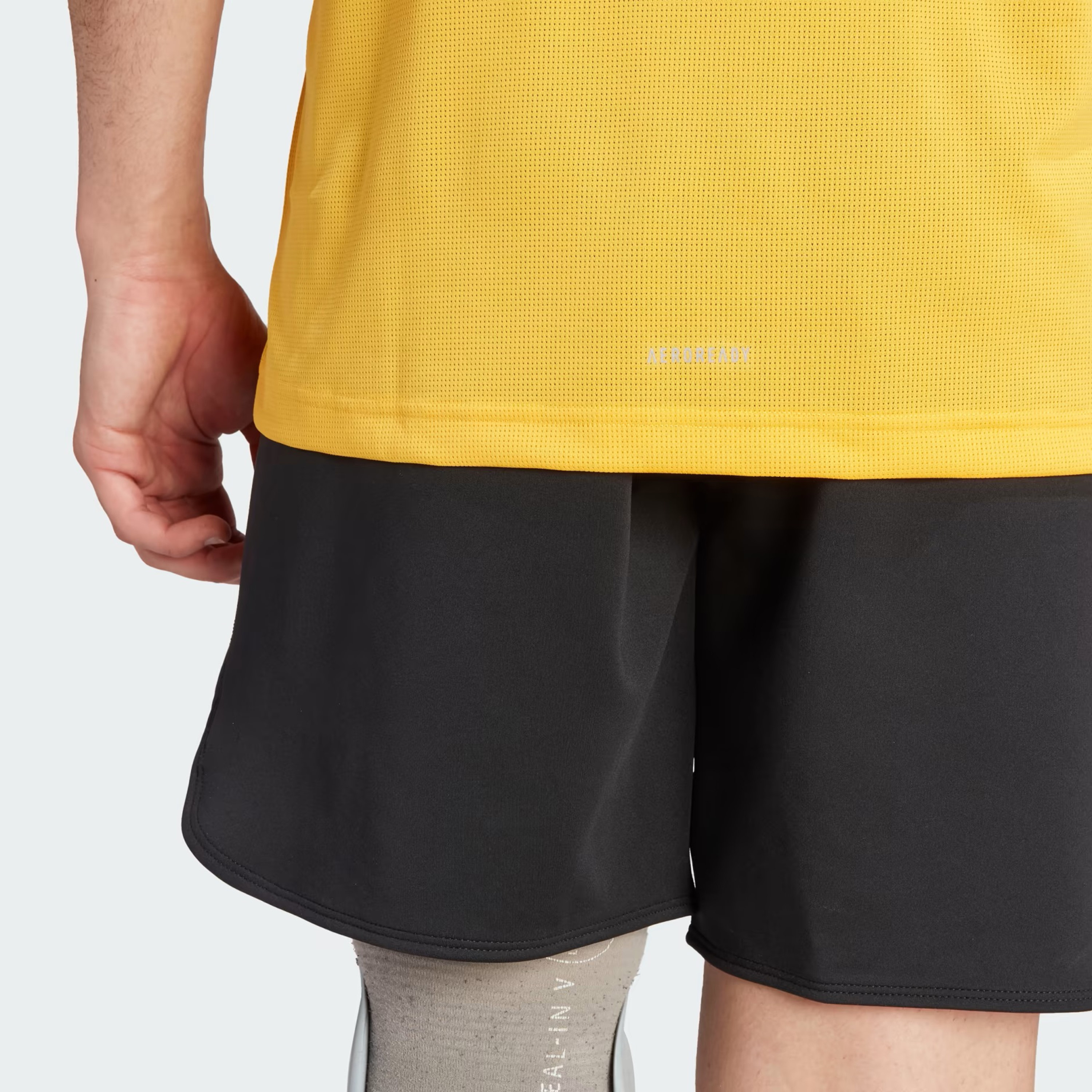 تي شيرت للتدريب أتش اي اي تي الجرافيك سلوجان للرجال من اديداس | او اي-men-clothing-sportswearandactivewear-tshirtsandpolos-image-12
