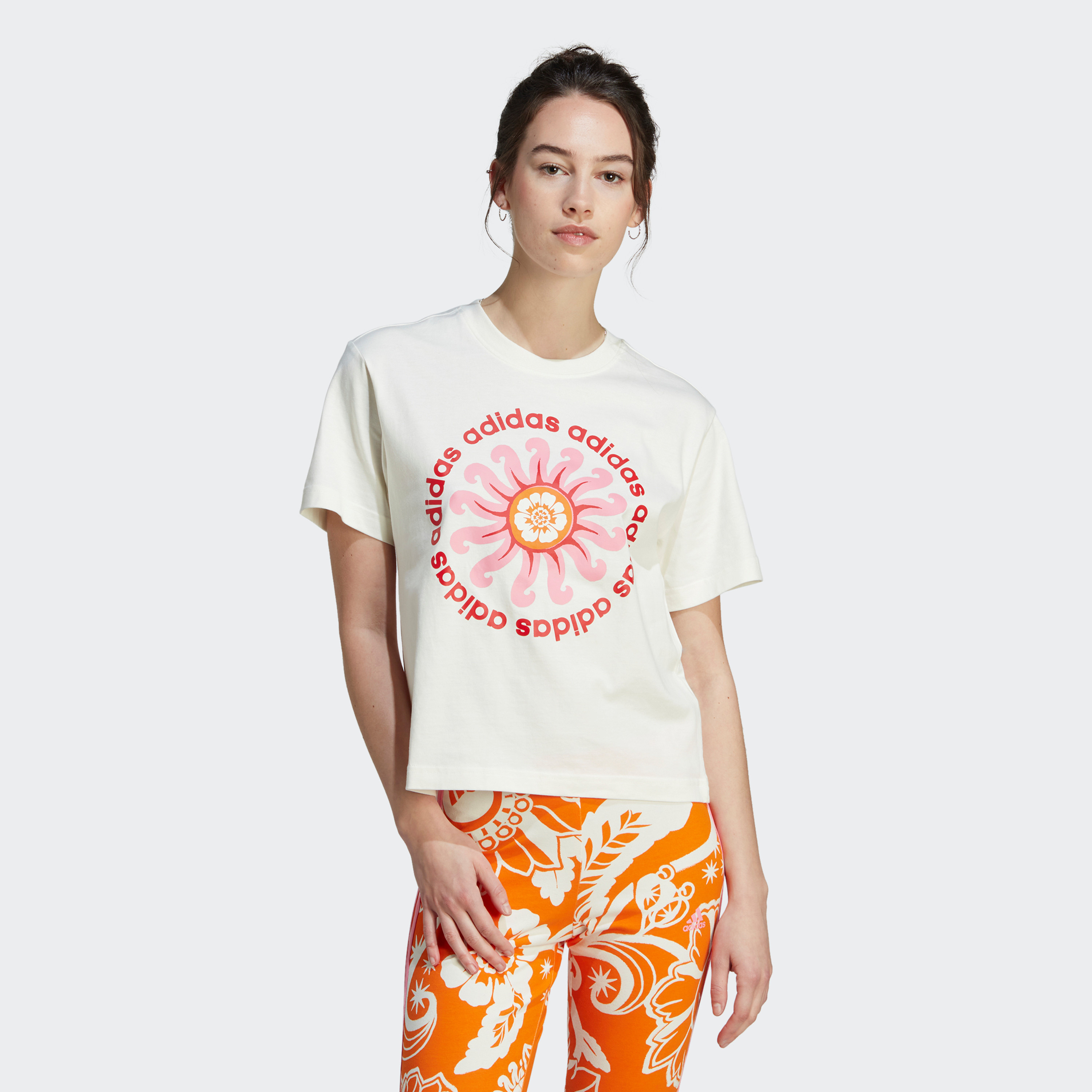 تيشيرت للنساء يتميز بمزرعة ريو جرافيك من اديداس | او اي-sports-women-clothing-tshirtsandvests-image-1