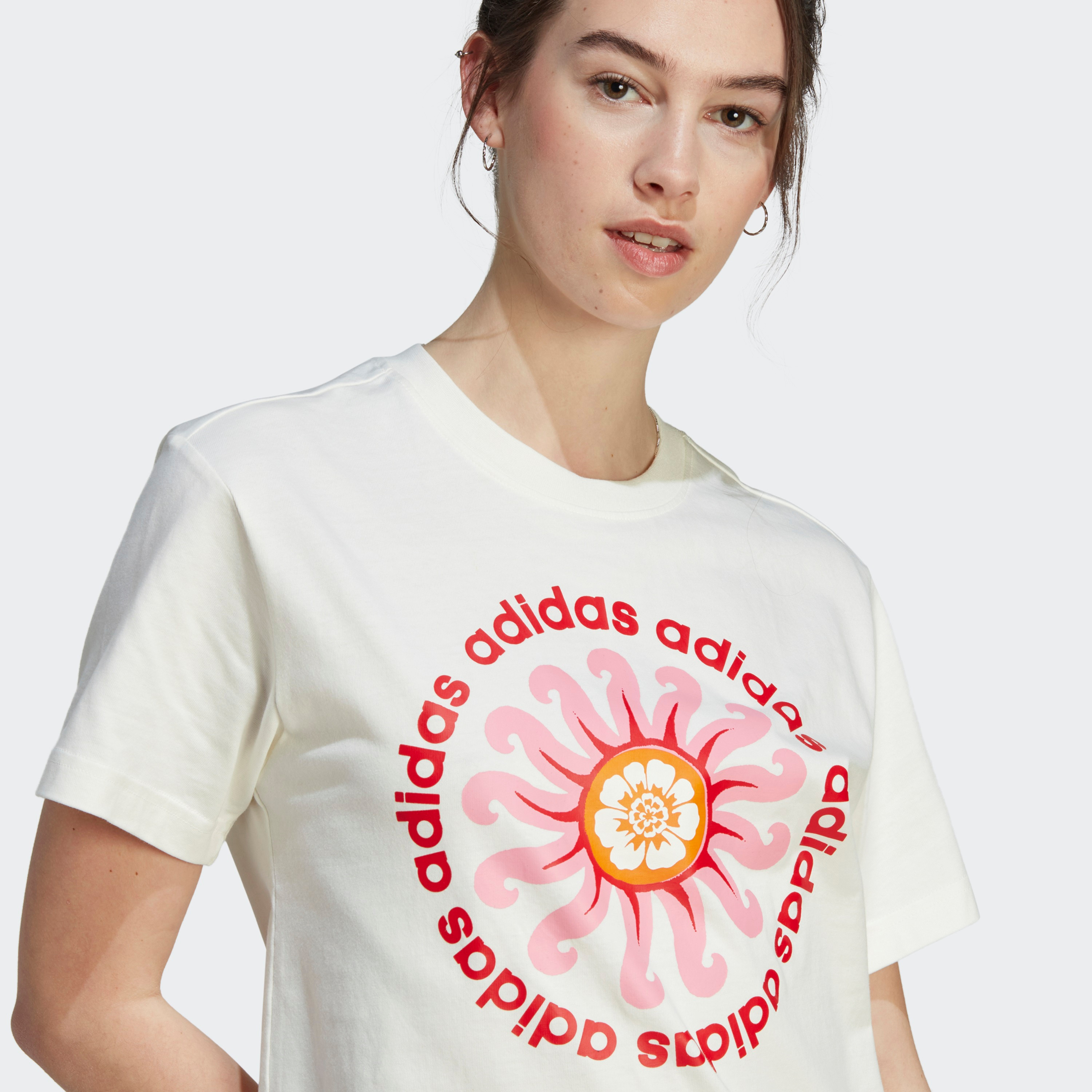 تيشيرت للنساء يتميز بمزرعة ريو جرافيك من اديداس | او اي-sports-women-clothing-tshirtsandvests-image-3