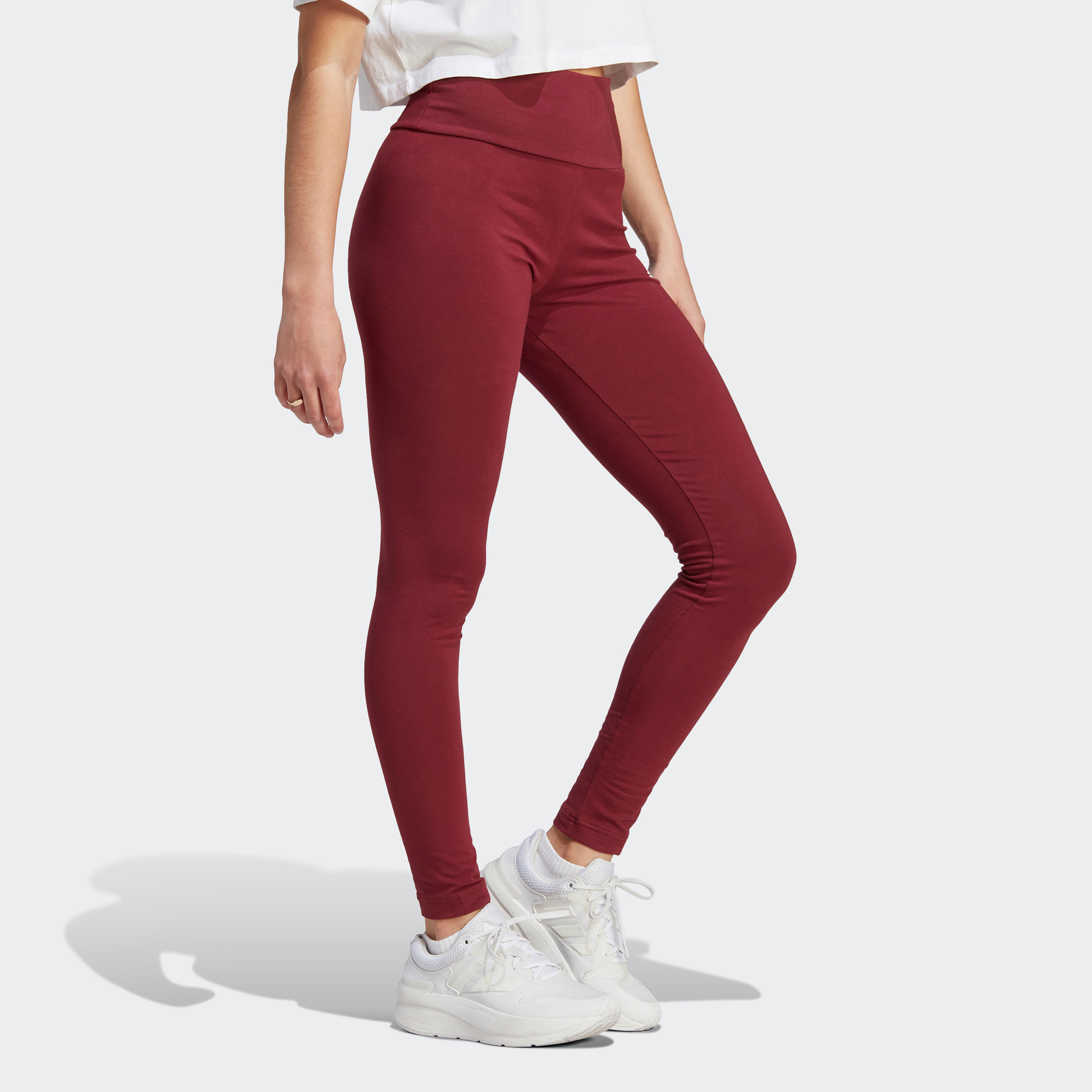 بنطلون ضيق للنساء بشعار اسنشيالز عالي الخصر من اديداس| او اي-women-clothing-bottoms-leggings-image-3