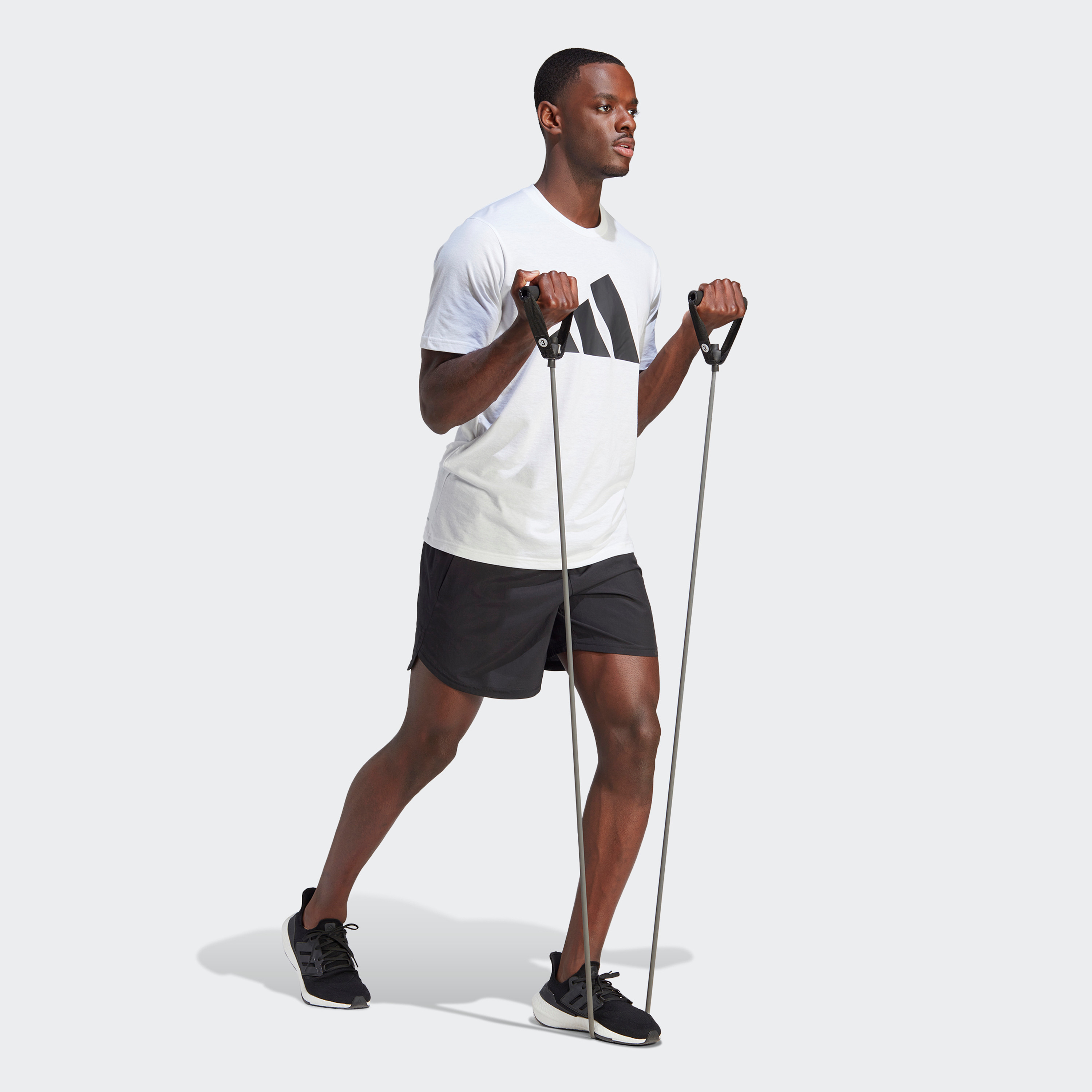 تيشيرت اسينشيالز تربن يتميز بشعار فيل ريدي من اديداس| او اي-men-clothing-sportswearandactivewear-tshirtsandpolos-image-2