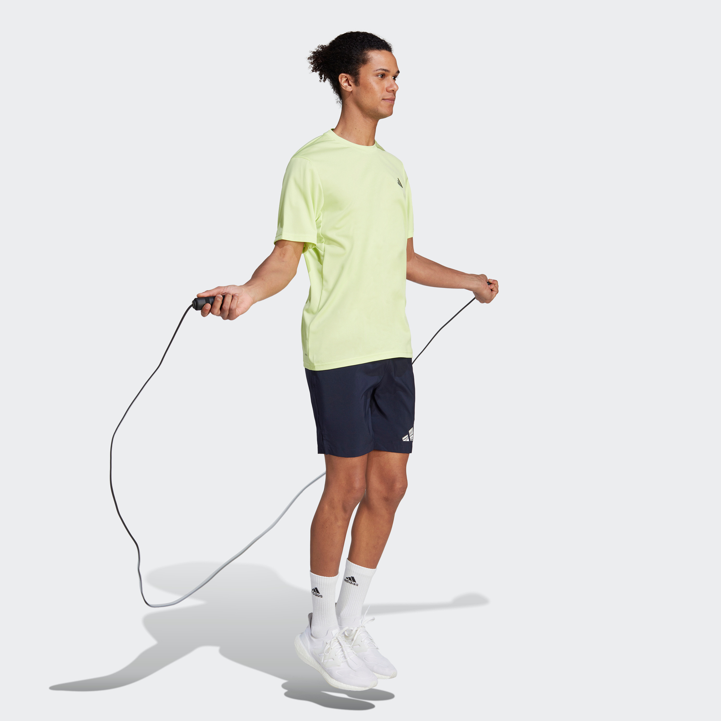 تيشيرت اسينشيالز تربن للرجال من اديداس| او اي-men-clothing-sportswearandactivewear-tshirtsandpolos-image-2