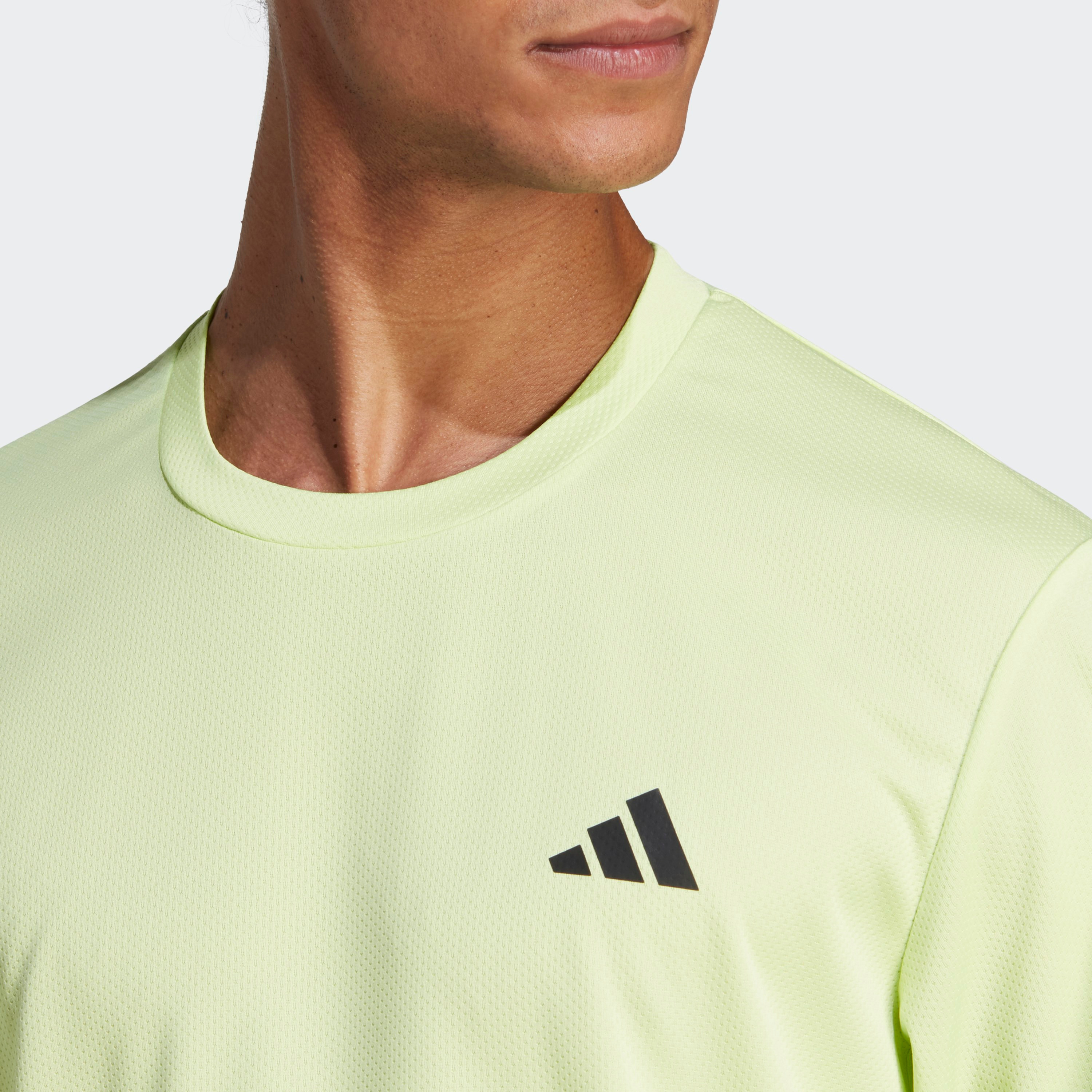 تيشيرت اسينشيالز تربن للرجال من اديداس| او اي-men-clothing-sportswearandactivewear-tshirtsandpolos-image-3