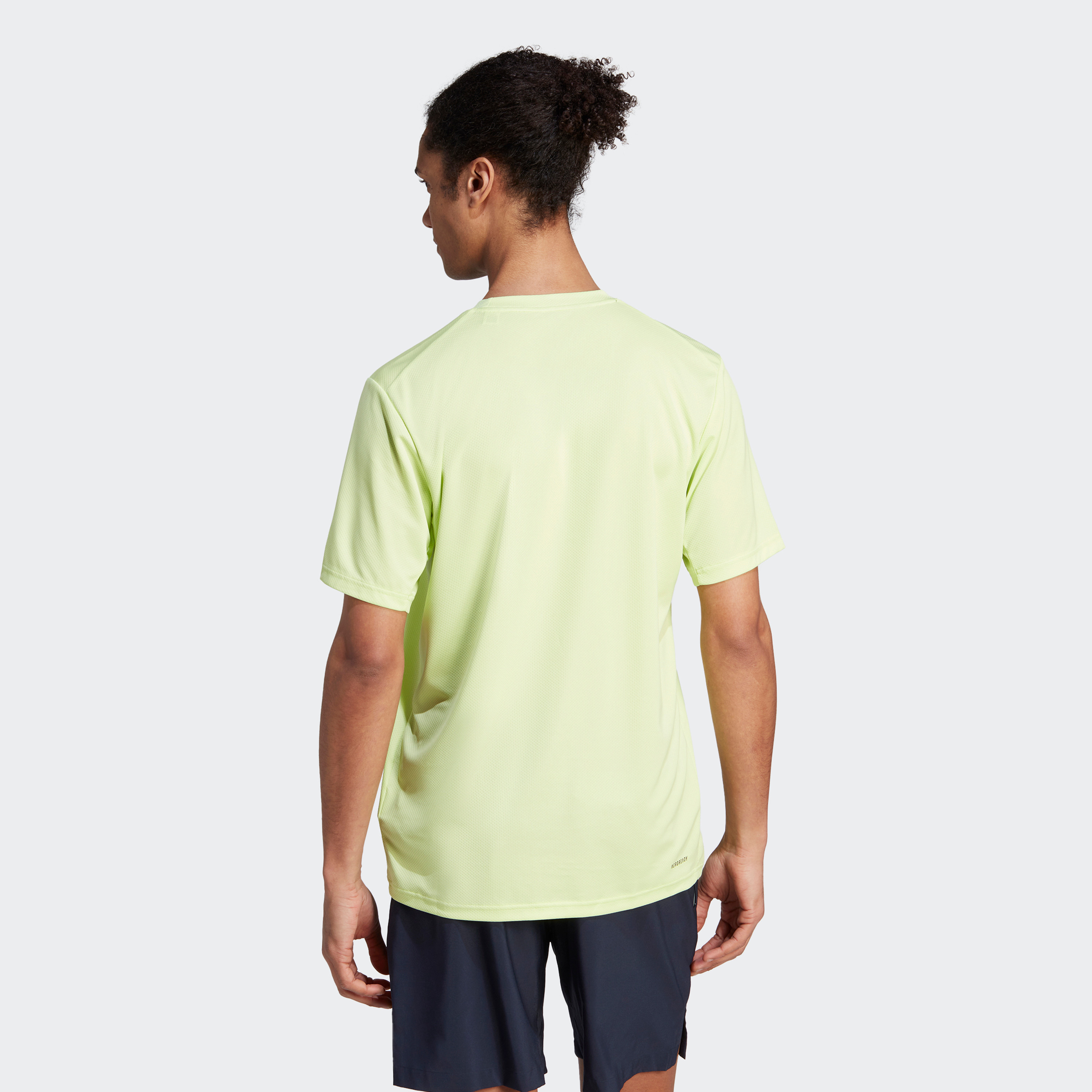 تيشيرت اسينشيالز تربن للرجال من اديداس| او اي-men-clothing-sportswearandactivewear-tshirtsandpolos-image-4
