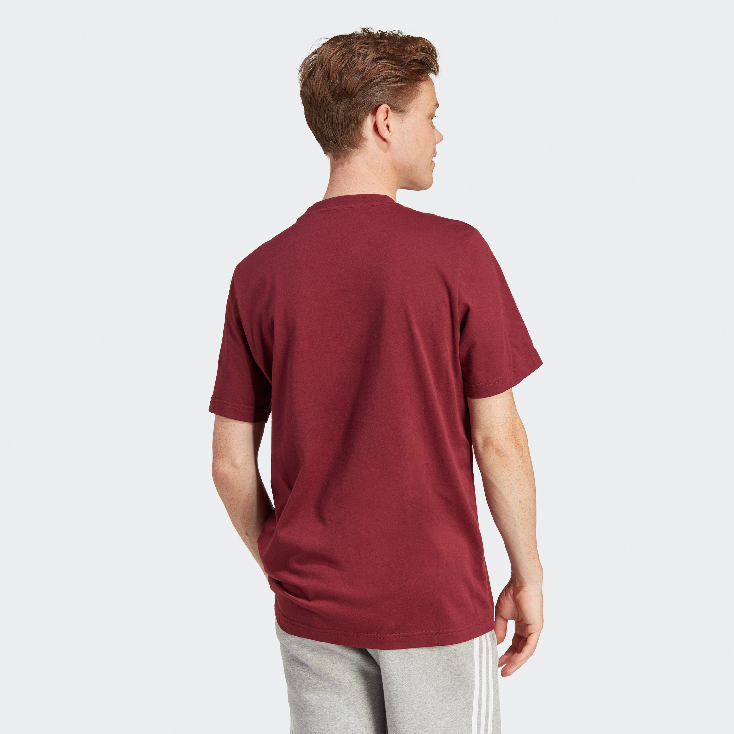 أديداس - تي شيرت جرافيكي بشعار مطوي IM8300-men-clothing-sportswearandactivewear-tshirtsandpolos-image-10
