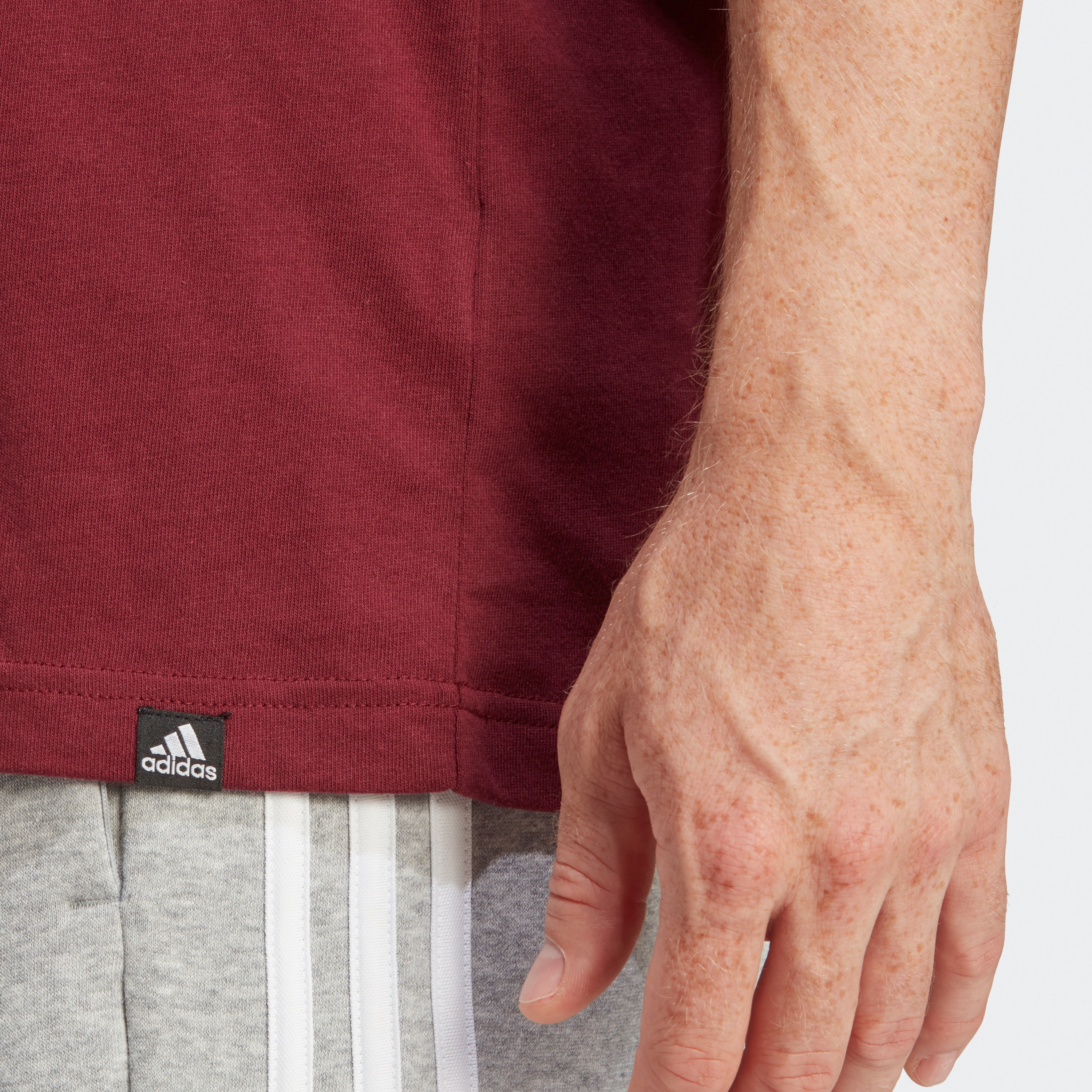 أديداس - تي شيرت جرافيكي بشعار مطوي IM8300-men-clothing-sportswearandactivewear-tshirtsandpolos-image-13