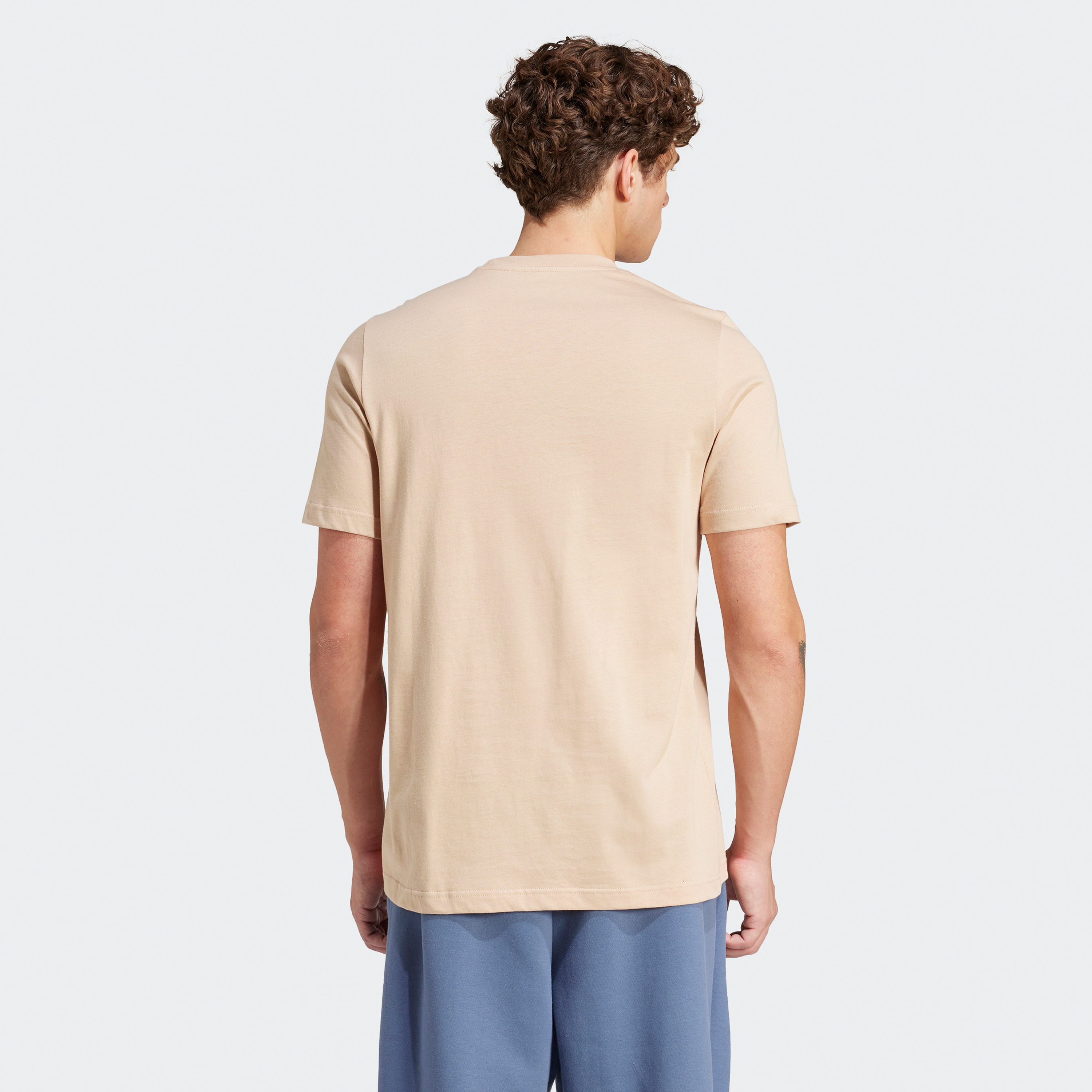أديداس - تي شيرت جرافيكي رياضي IM8316-men-clothing-sportswearandactivewear-tshirtsandpolos-image-2