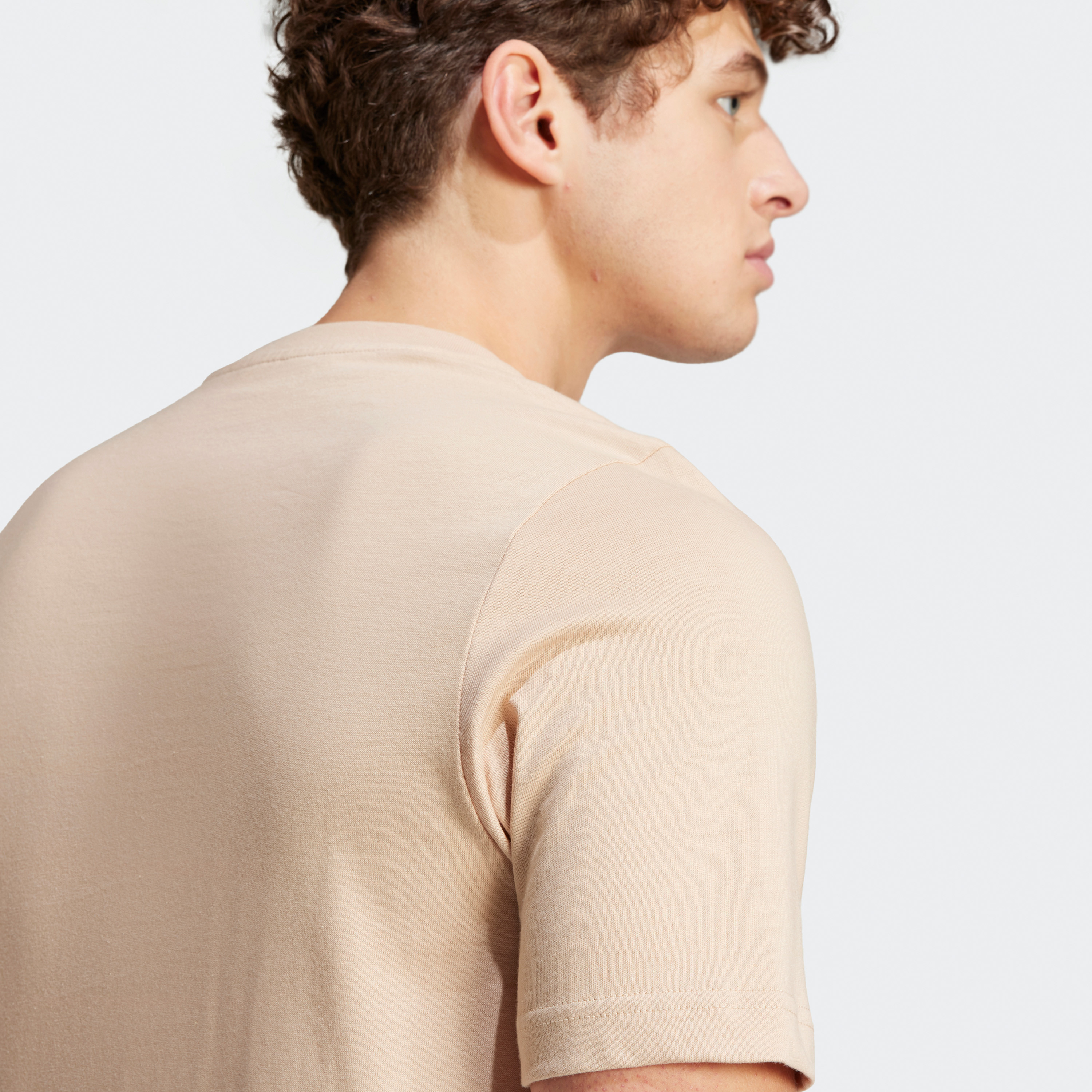 أديداس - تي شيرت جرافيكي رياضي IM8316-men-clothing-sportswearandactivewear-tshirtsandpolos-image-5