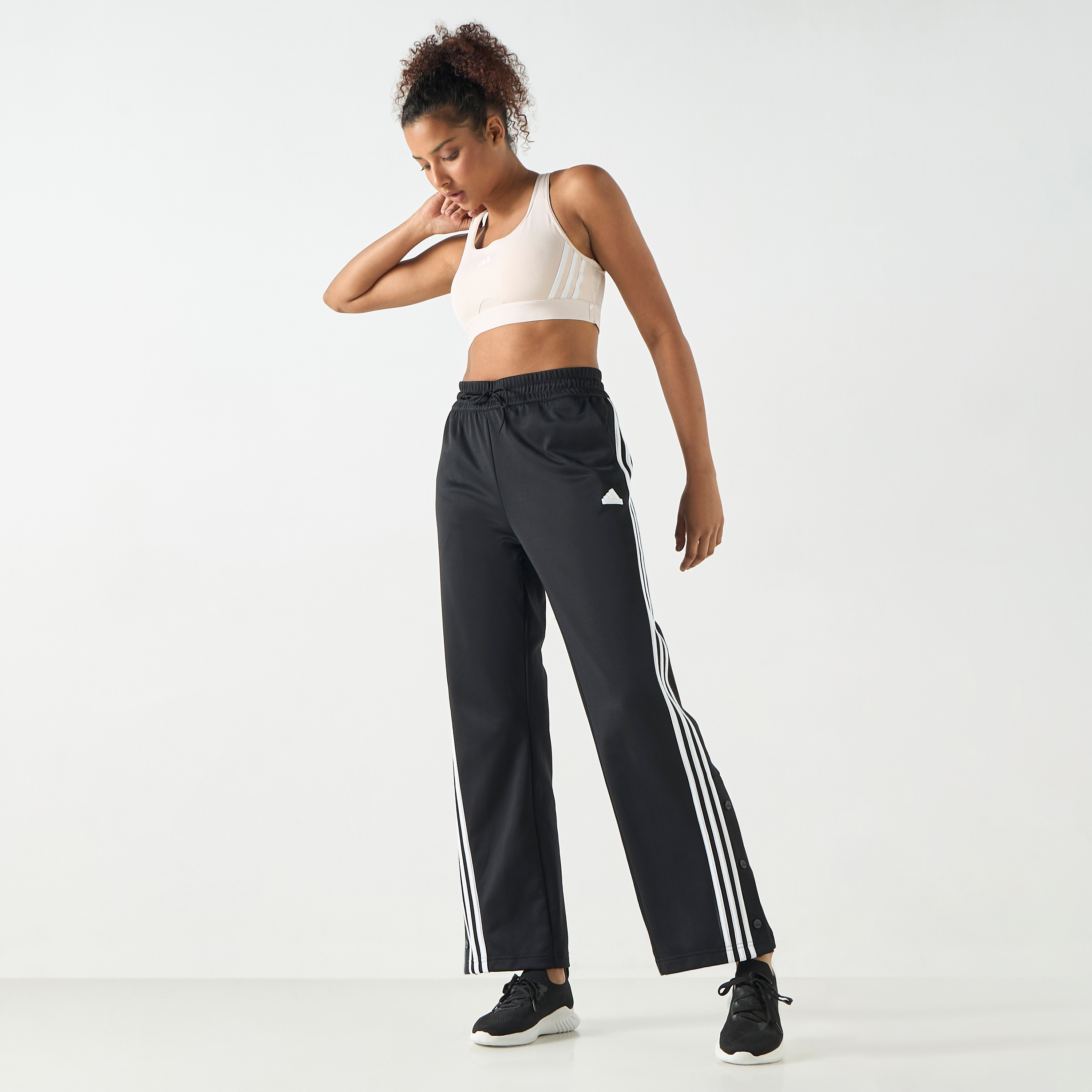 أديداس - بنطال آيكونيك بثلاثة خطوط وكباسات IN1833-women-clothing-bottoms-joggers-image-2