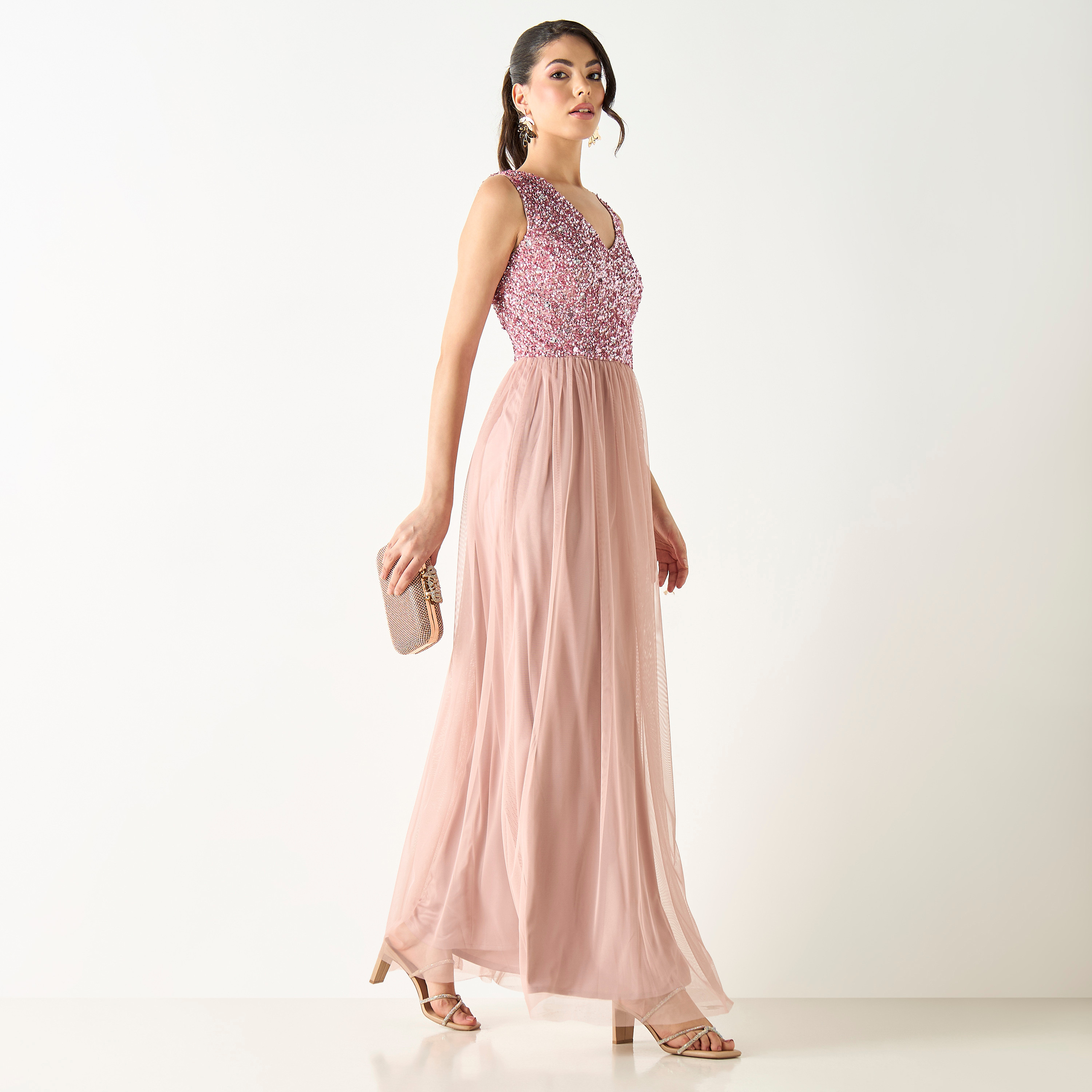 فستان طويل دون أكمام مزيّن بالترتر بياقة V من ليس آند بيدز-women-clothing-dresses-image-1