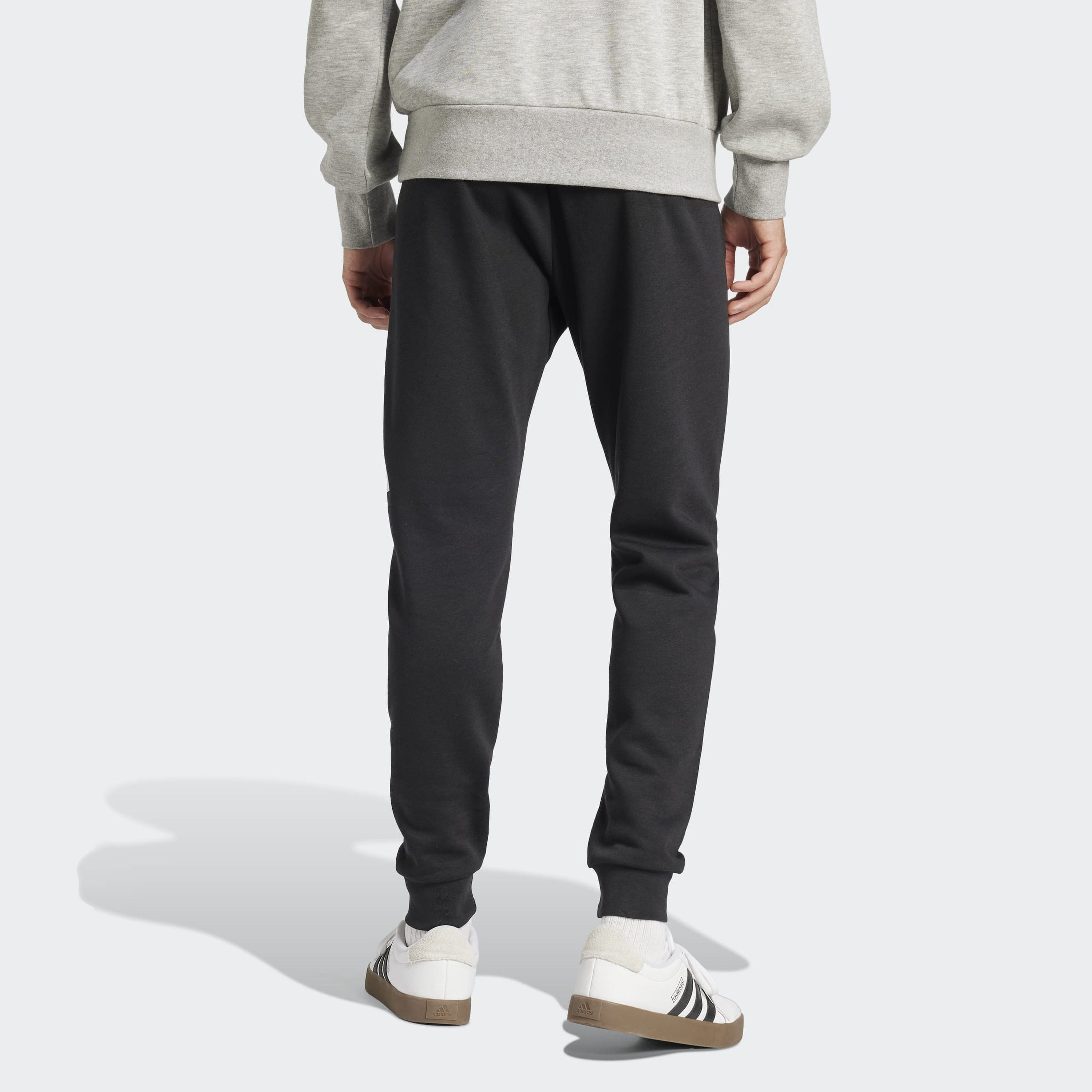 اديداس - بنطال رياضي رجالي أساسي من الصوف شعار كبير وأساور مطوية-men-clothing-sportswearandactivewear-bottoms-image-9