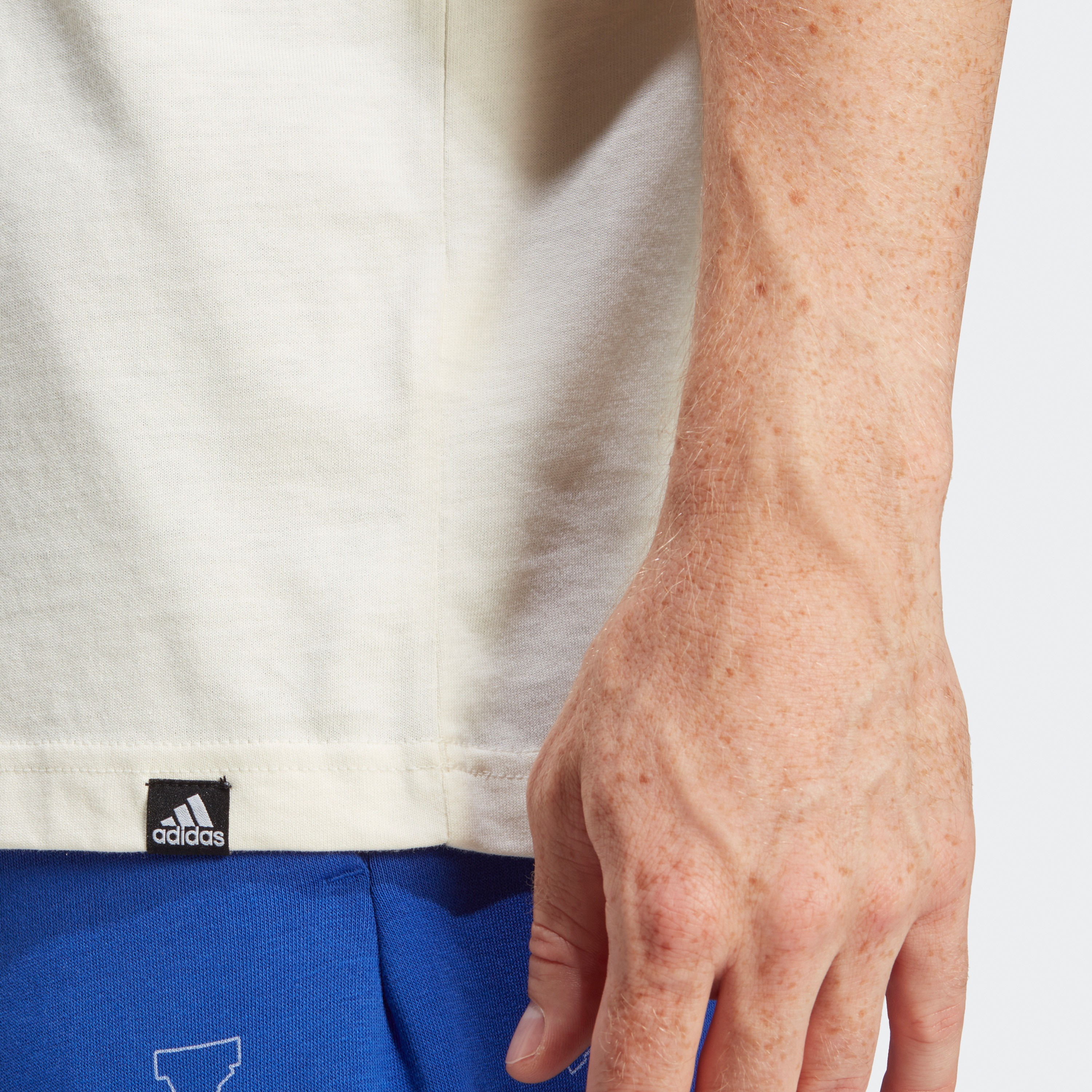 أديداس - تي شيرت جرافيكي بشعار مرسوم IN6245-men-clothing-sportswearandactivewear-tshirtsandpolos-image-6