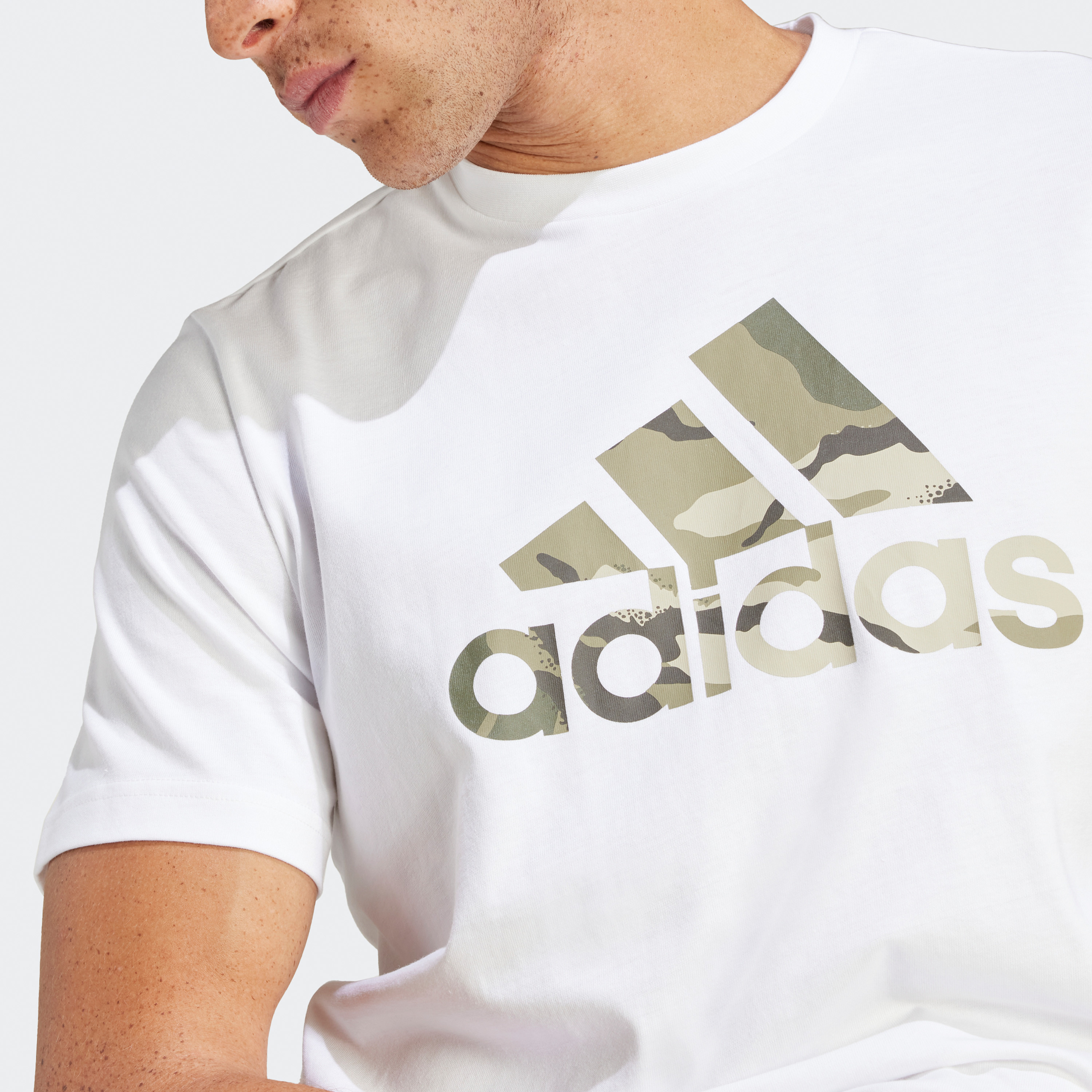 أديداس - تي شيرت جرافيكي بشعار جيشي IN6472-men-clothing-sportswearandactivewear-tshirtsandpolos-image-5