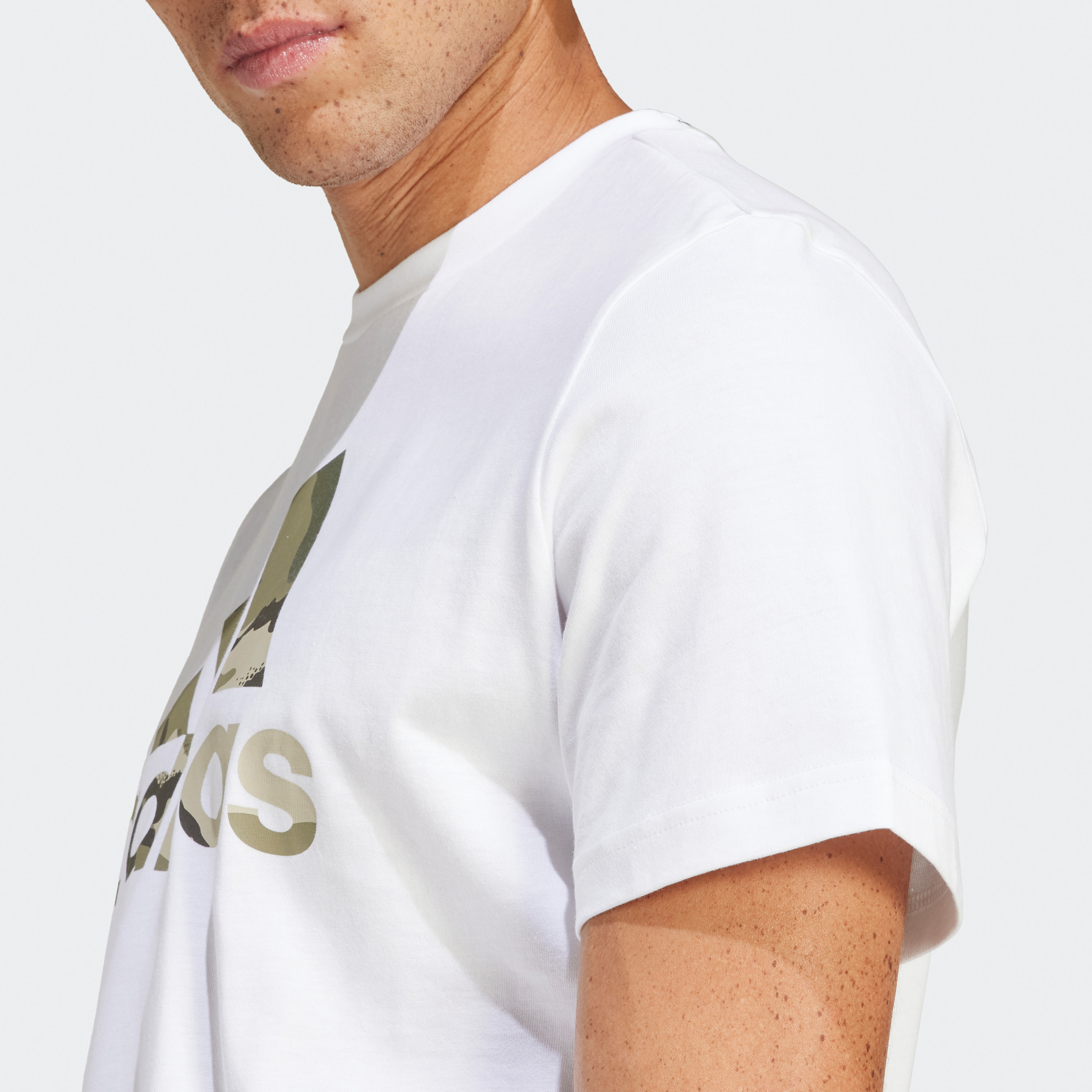 أديداس - تي شيرت جرافيكي بشعار جيشي IN6472-men-clothing-sportswearandactivewear-tshirtsandpolos-image-6