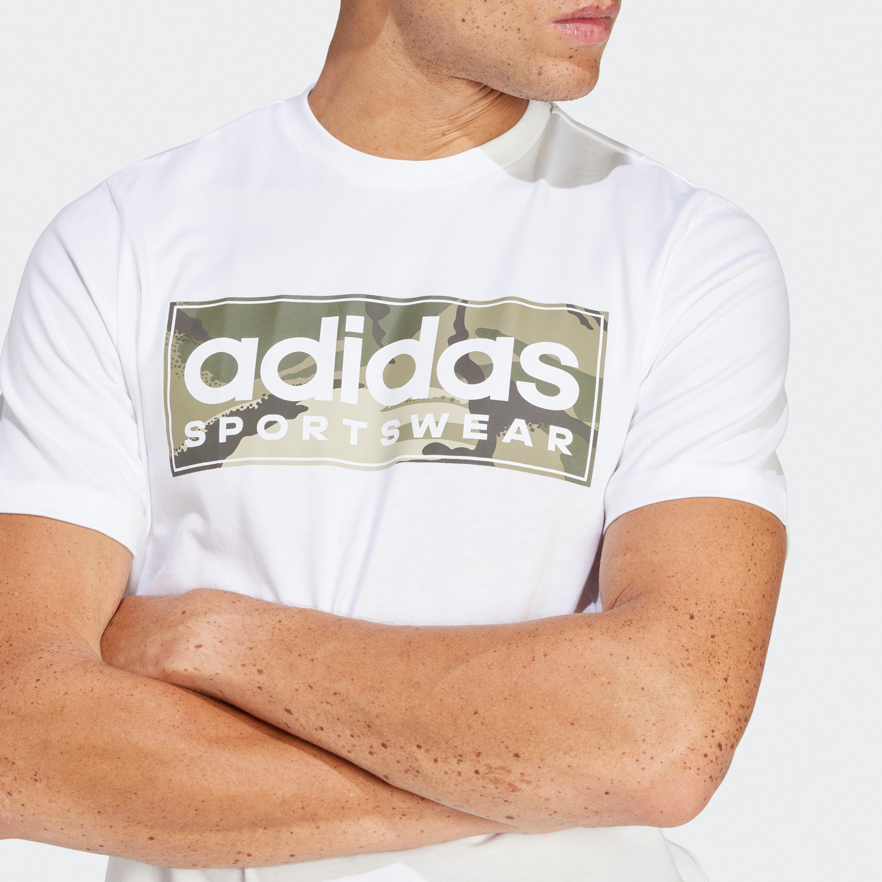 أديداس - تي شيرت جرافيكي بشعار خطي جيشي IN6473-men-clothing-sportswearandactivewear-tshirtsandpolos-image-5