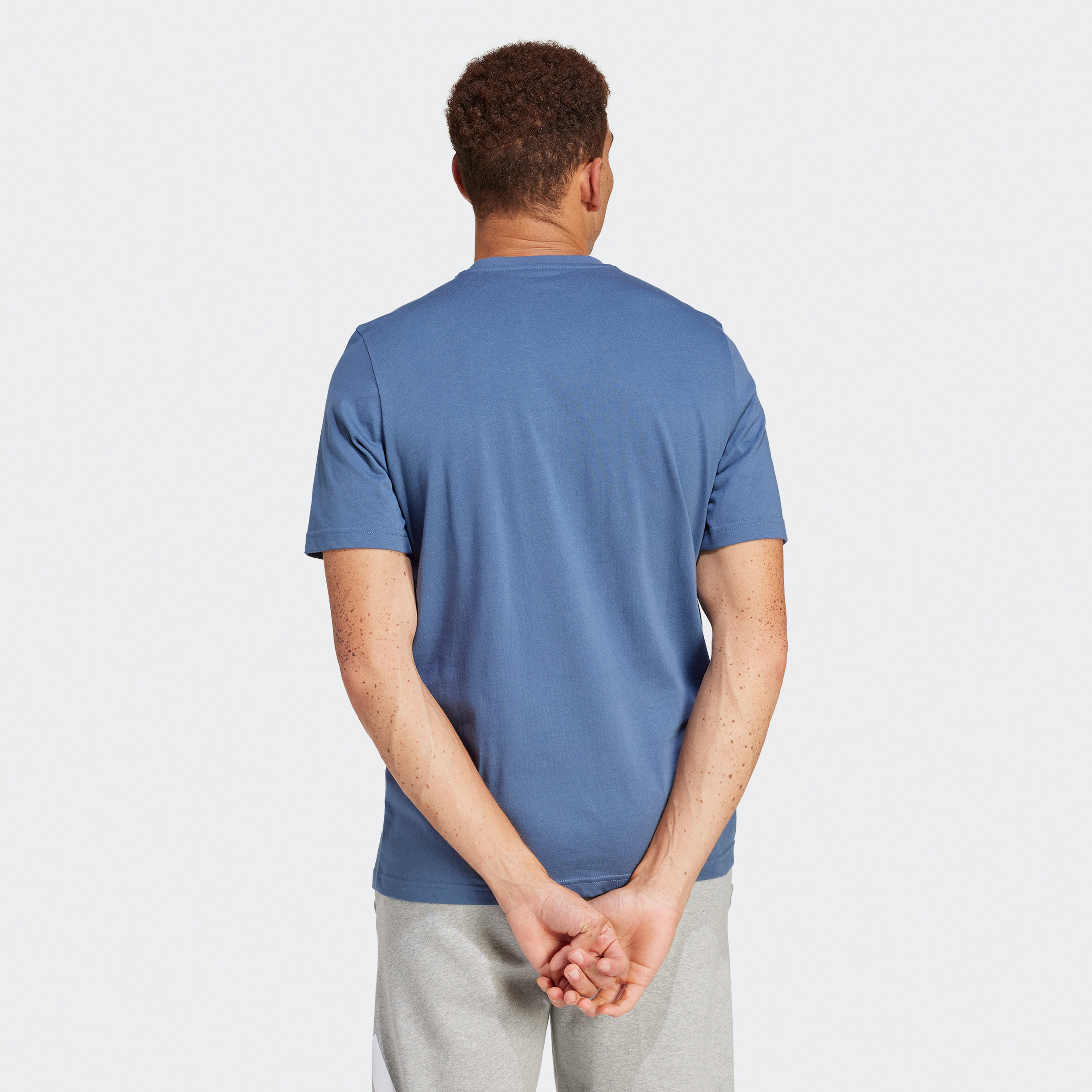 أديداس - تي شيرت جرافيكي بشعار خطي جيشي IN6473-men-clothing-sportswearandactivewear-tshirtsandpolos-image-18