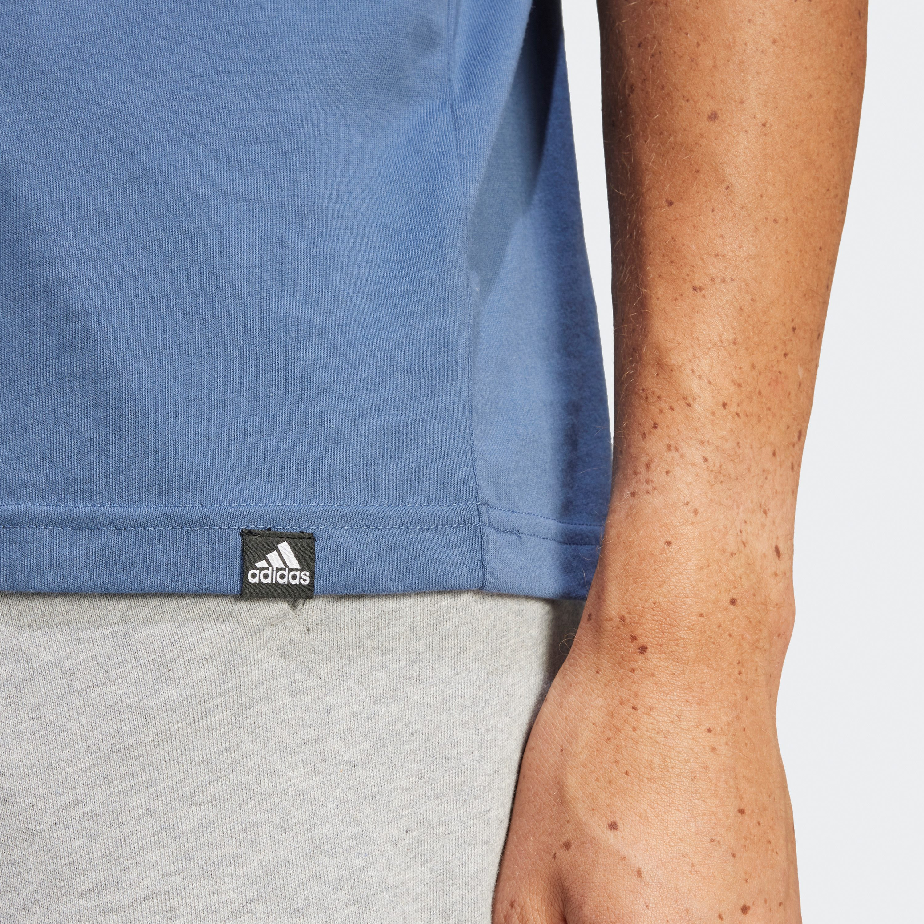 أديداس - تي شيرت جرافيكي بشعار خطي جيشي IN6473-men-clothing-sportswearandactivewear-tshirtsandpolos-image-22