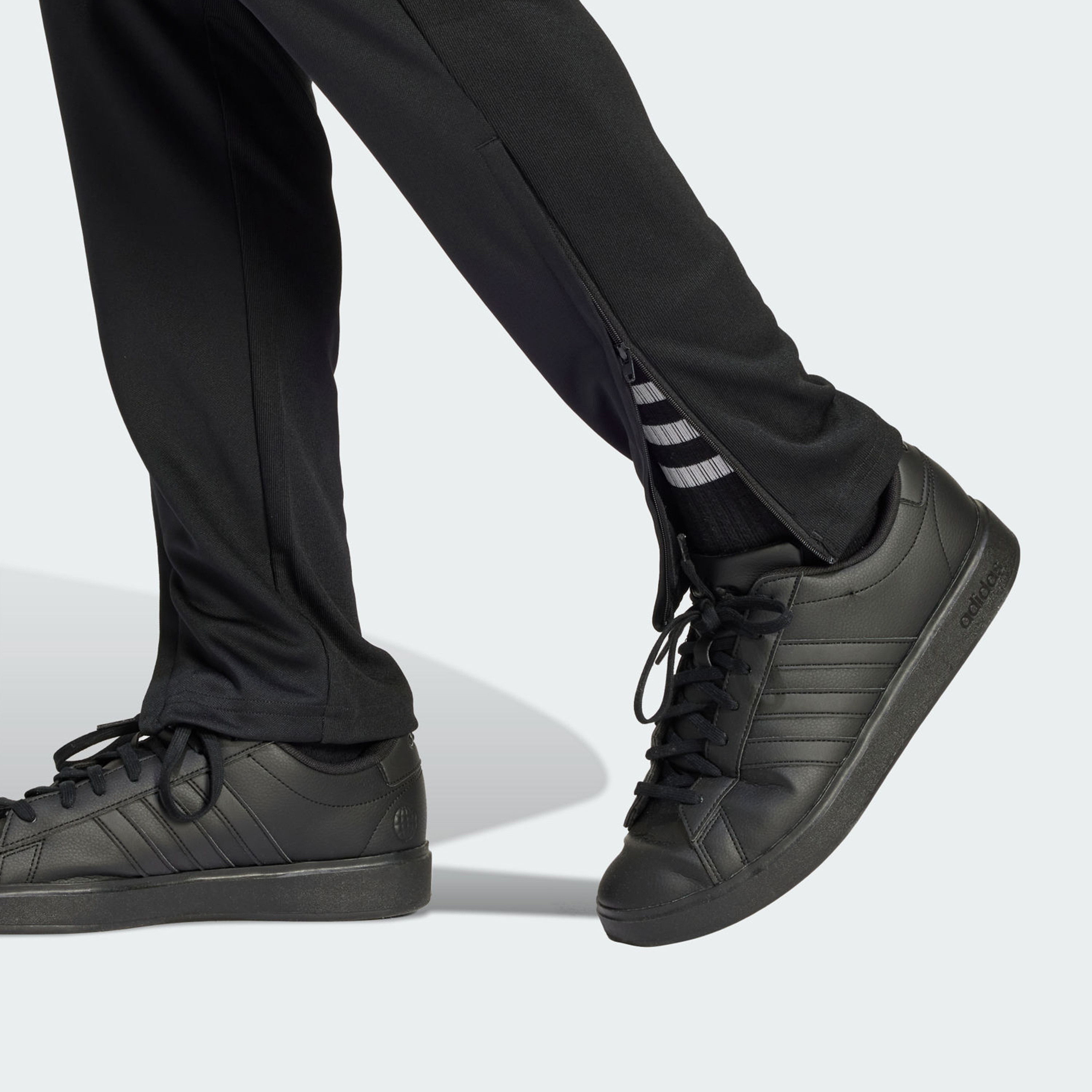 أديداس - بدلة رياضية سيرينو ايرو ريدي 3 خطوط للرجال | OE-men-clothing-sportswearandactivewear-tracksuits-image-4