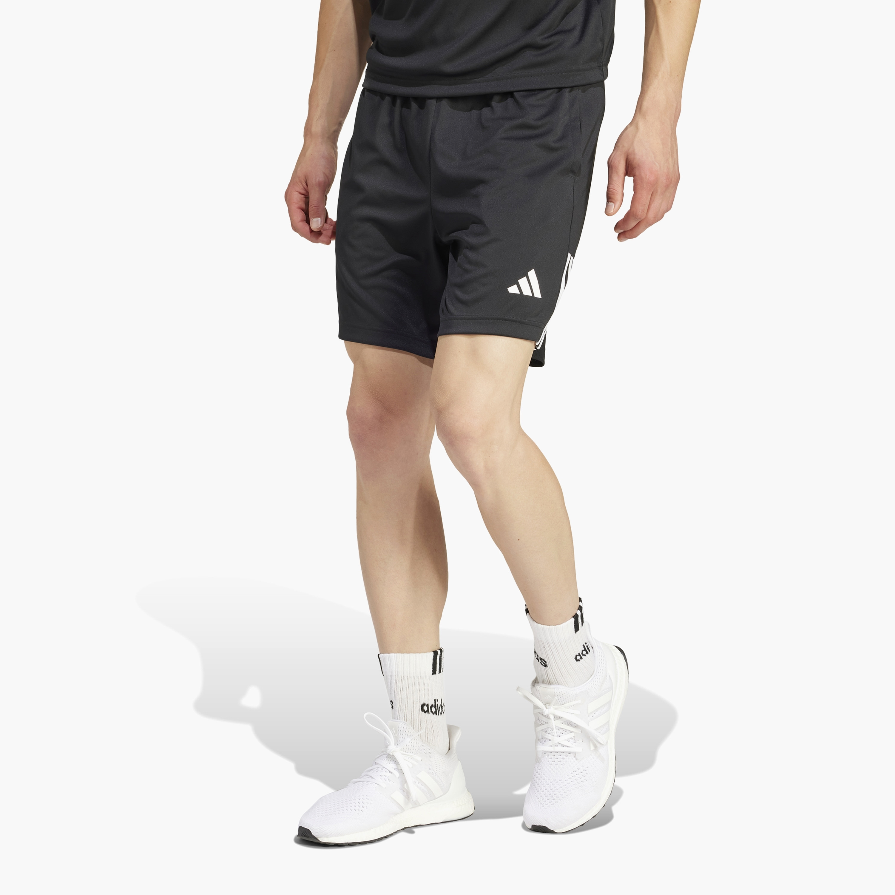 تيشيرت ذو سيرينو ايروريدي ذو قطع الخطوط الثلاثة مع 7 بوصات للرجال من اديداس | OE-men-clothing-bottoms-shorts-image-1