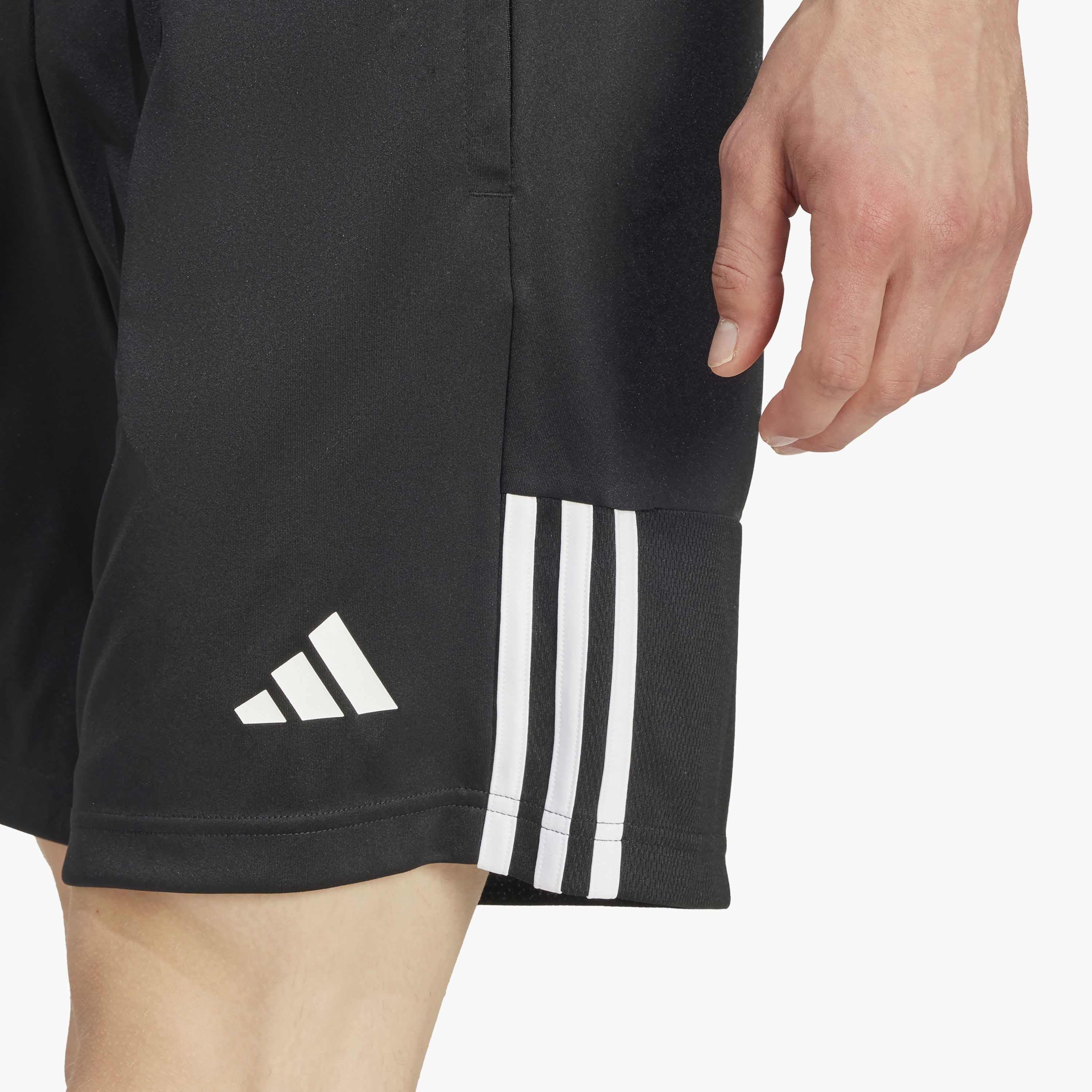 تيشيرت ذو سيرينو ايروريدي ذو قطع الخطوط الثلاثة مع 7 بوصات للرجال من اديداس | OE-men-clothing-bottoms-shorts-image-4