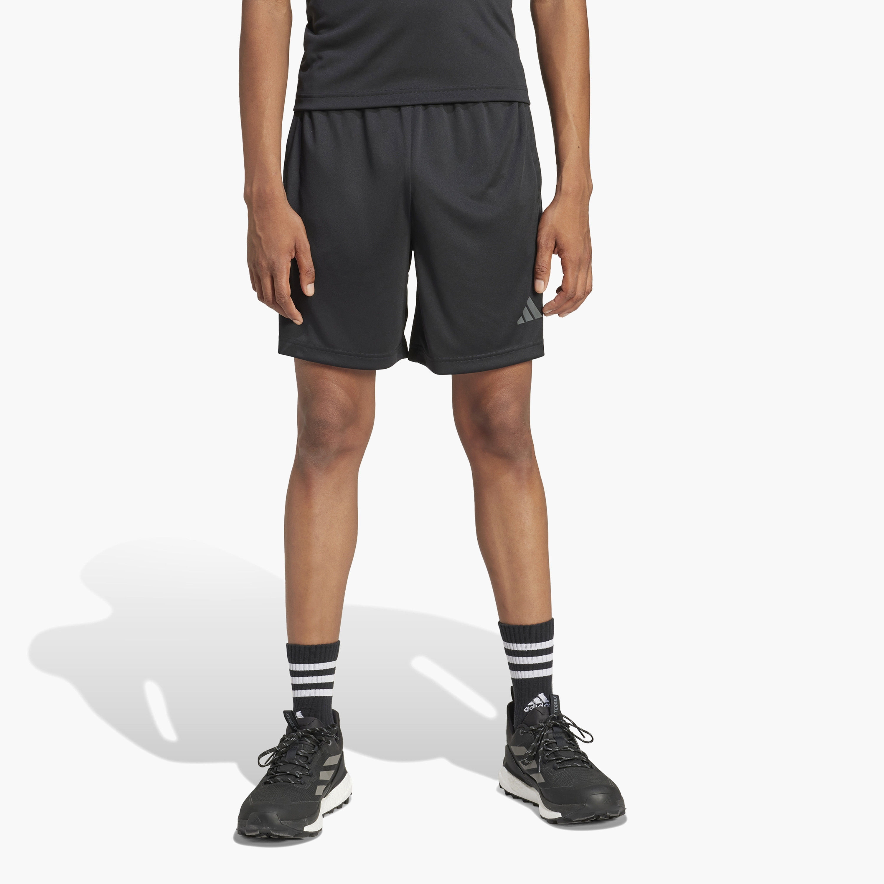 تيشيرت ذو سيرينو ايروريدي ذو قطع الخطوط الثلاثة مع 7 بوصات للرجال من اديداس | OE-men-clothing-bottoms-shorts-image-8
