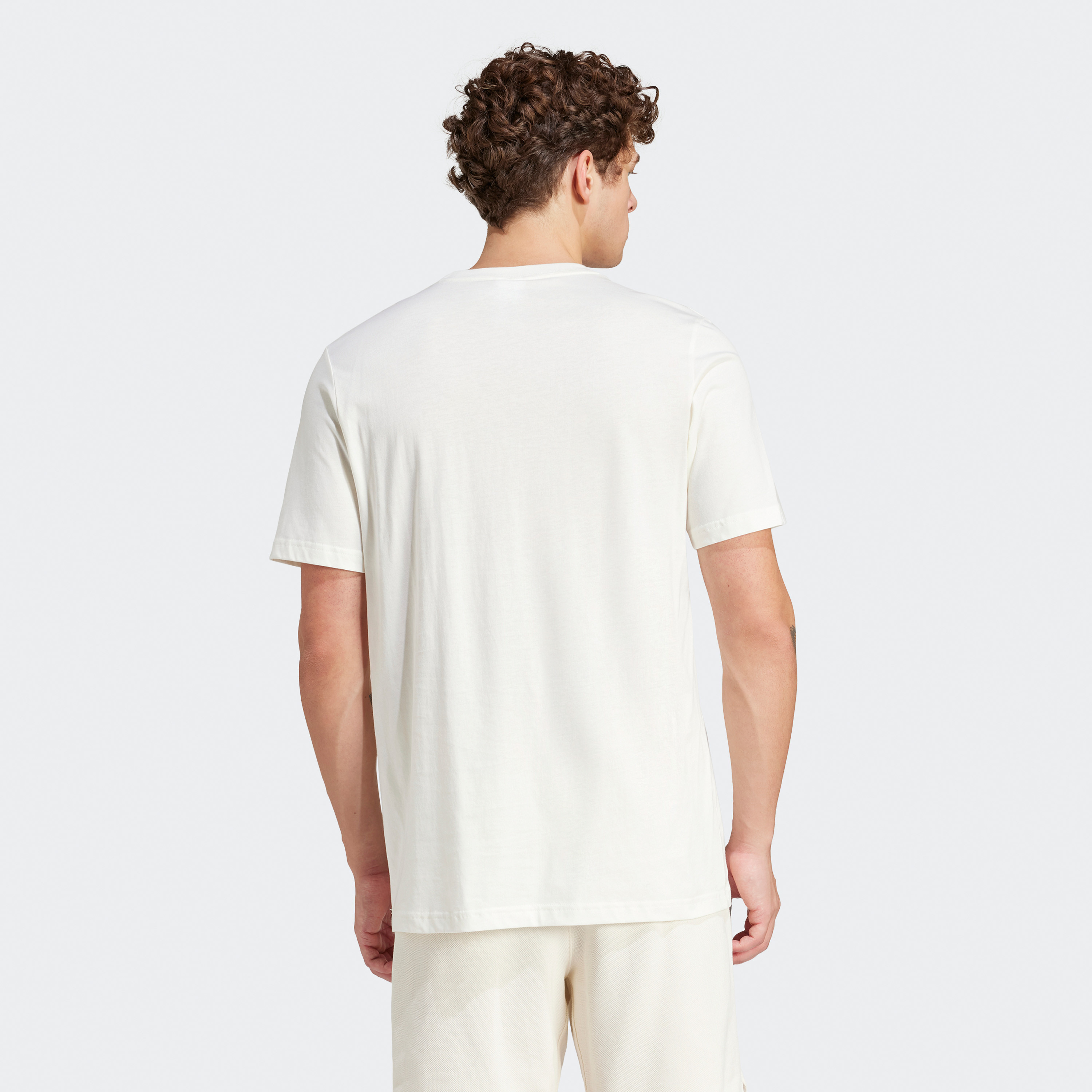 أديداس - تي شيرت جيرسي ايسنشال مطرز بشعار صغير IS1318-men-clothing-sportswearandactivewear-tshirtsandpolos-image-2