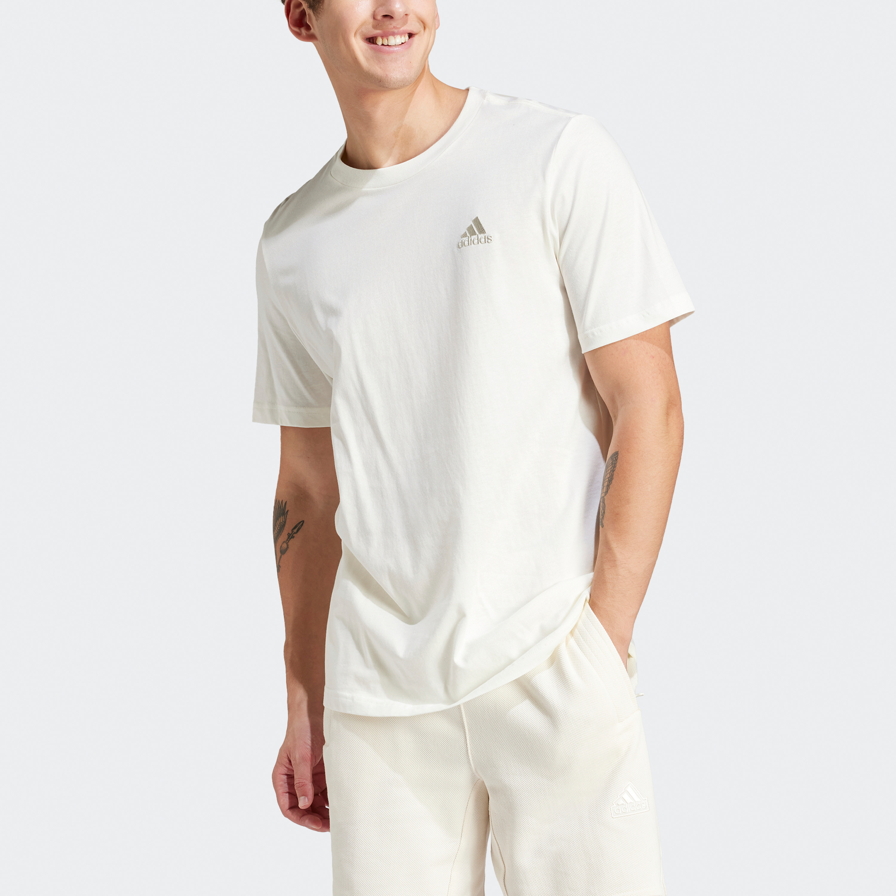 أديداس - تي شيرت جيرسي ايسنشال مطرز بشعار صغير IS1318-men-clothing-sportswearandactivewear-tshirtsandpolos-image-4
