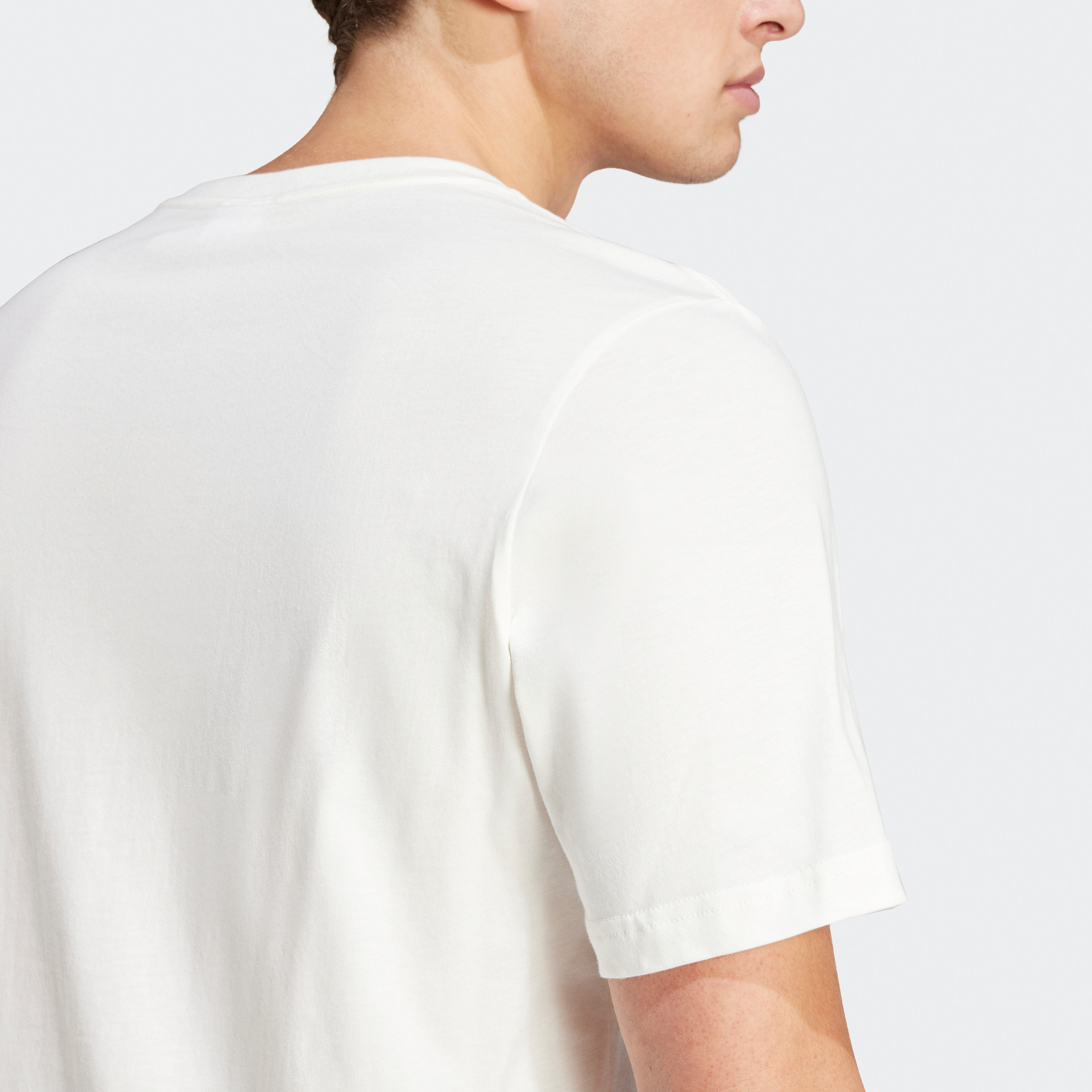 أديداس - تي شيرت جيرسي ايسنشال مطرز بشعار صغير IS1318-men-clothing-sportswearandactivewear-tshirtsandpolos-image-5