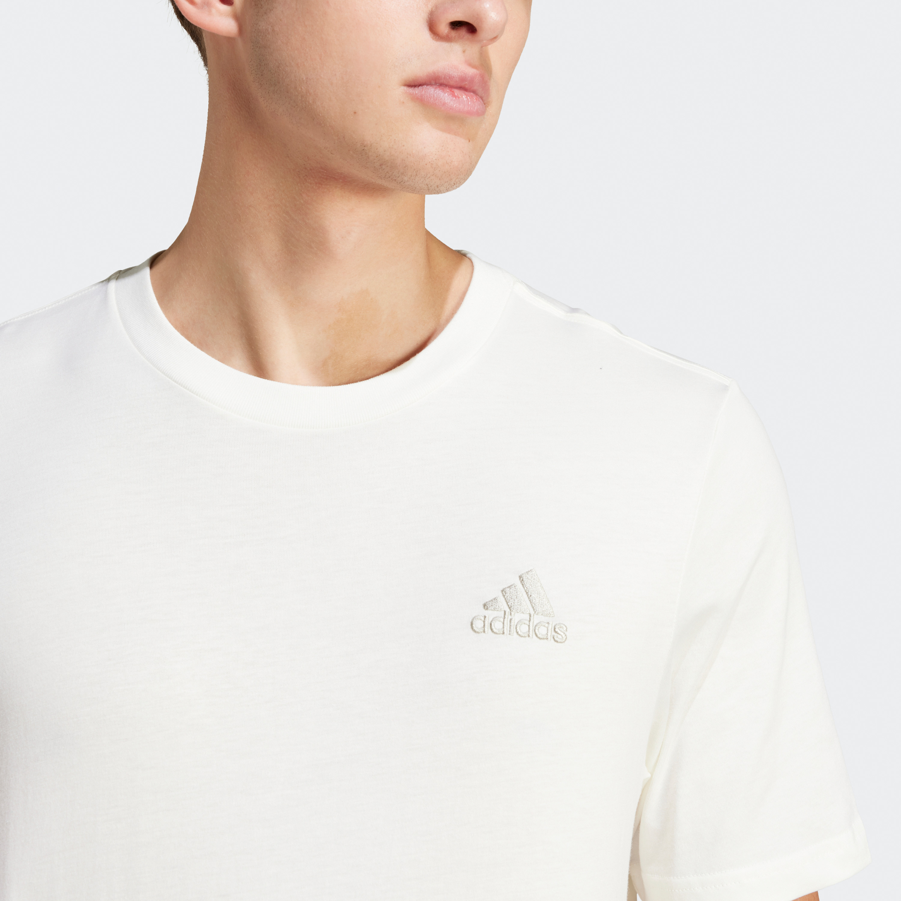 أديداس - تي شيرت جيرسي ايسنشال مطرز بشعار صغير IS1318-men-clothing-sportswearandactivewear-tshirtsandpolos-image-6