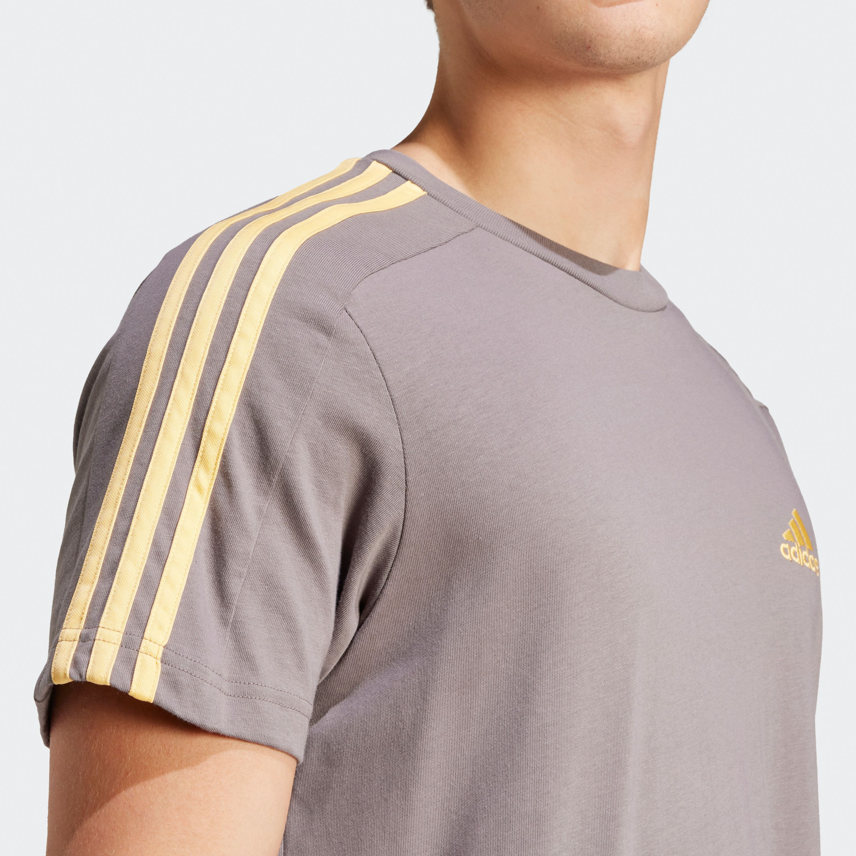 أديداس - تي شيرت جيرسي ايسنشالز 3 خطوط IC9334-men-clothing-sportswearandactivewear-tshirtsandpolos-image-39