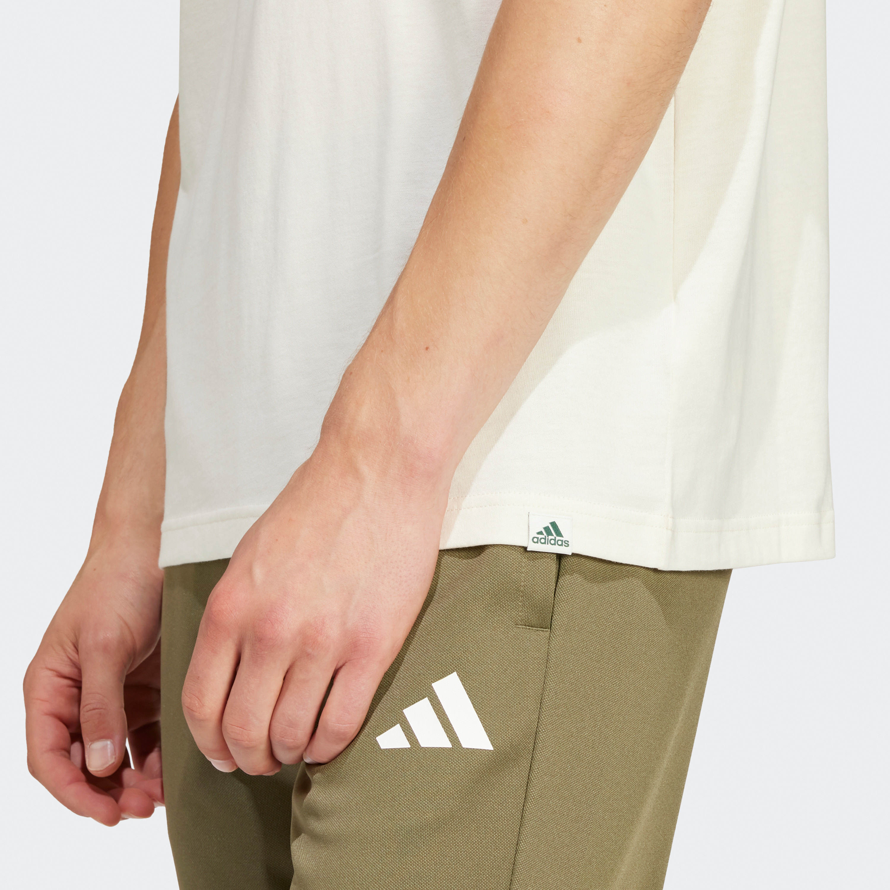 أديداس - تي شيرت جرافيكي بشعار جروث IN6258-men-clothing-sportswearandactivewear-tshirtsandpolos-image-22