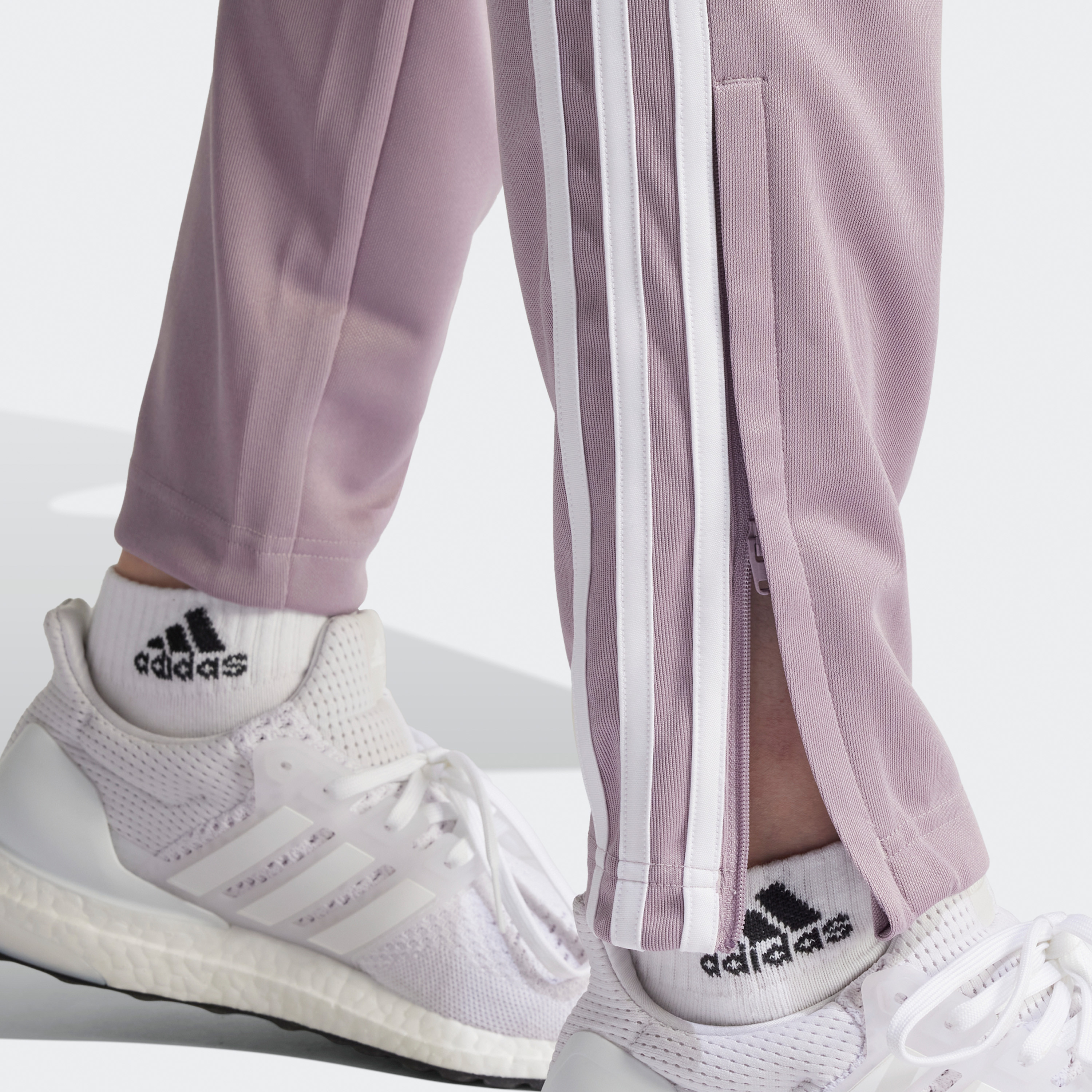 أديداس - بنطال رياضة سليم سيرانو ايروريدي بثلاثة خطوط IS2143-women-clothing-bottoms-joggers-image-12