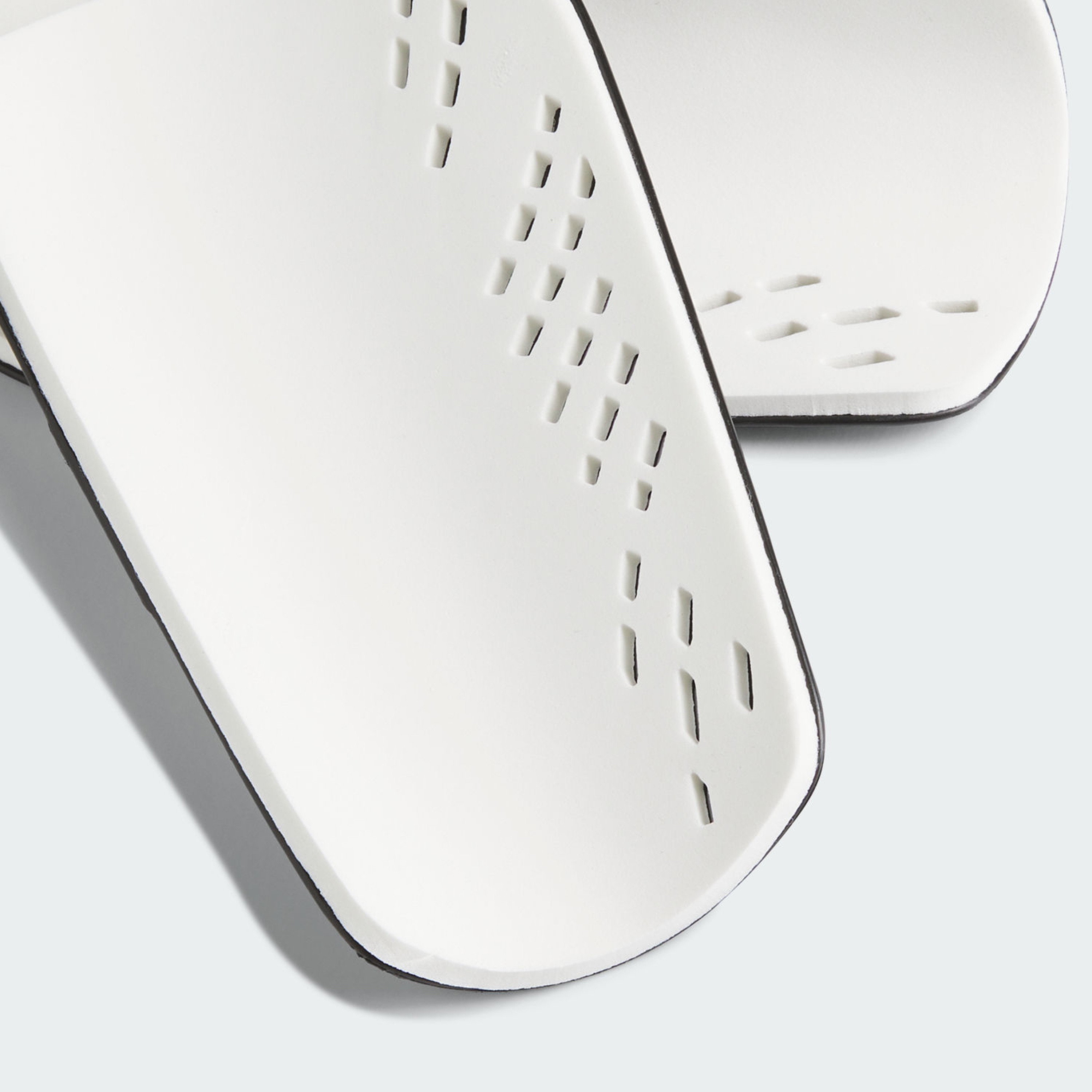 أديداس - واقيات الساق تيرو كلوب للرجال IP3995 | OE-sports-gear-football-accessories-otherequipments-image-6