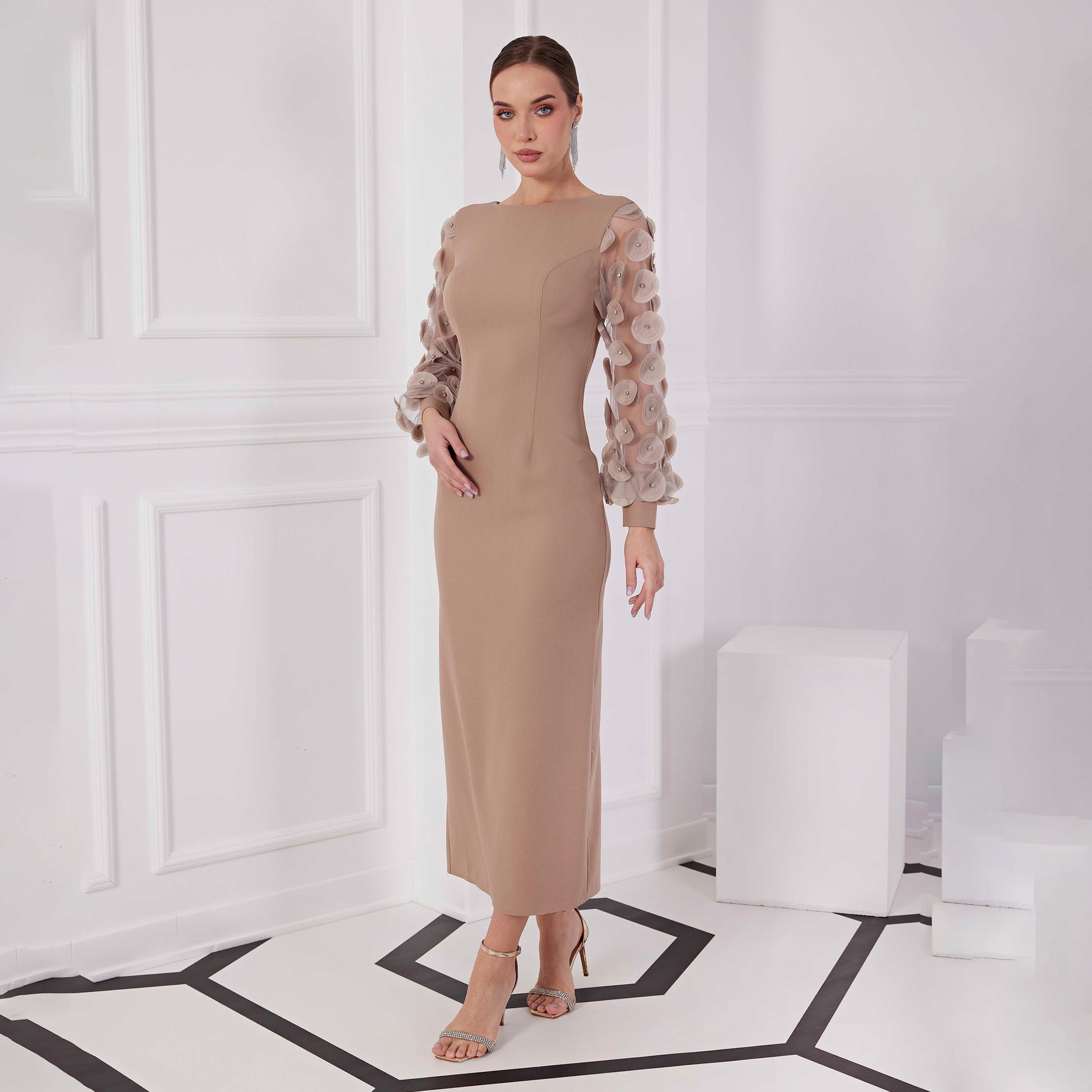 اسبيليا-  فستان ماكسي للنساء سادة  بوليستر برقبة مستديرة ومزين بنقشة الزهور-women-clothing-dresses-image-3