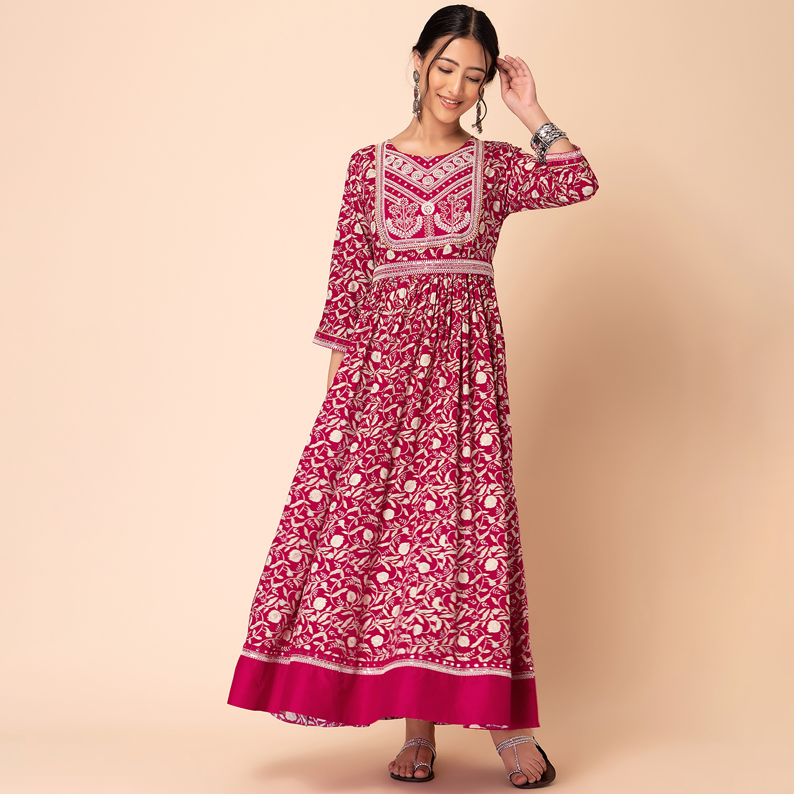 فستان ماكسي اثنيك ذو مطرز برقبة دائرية وقصة ضيقة ومتسعة من إنديا مع غوتا وورك-women-clothing-ethnicwear-dresses-image-1