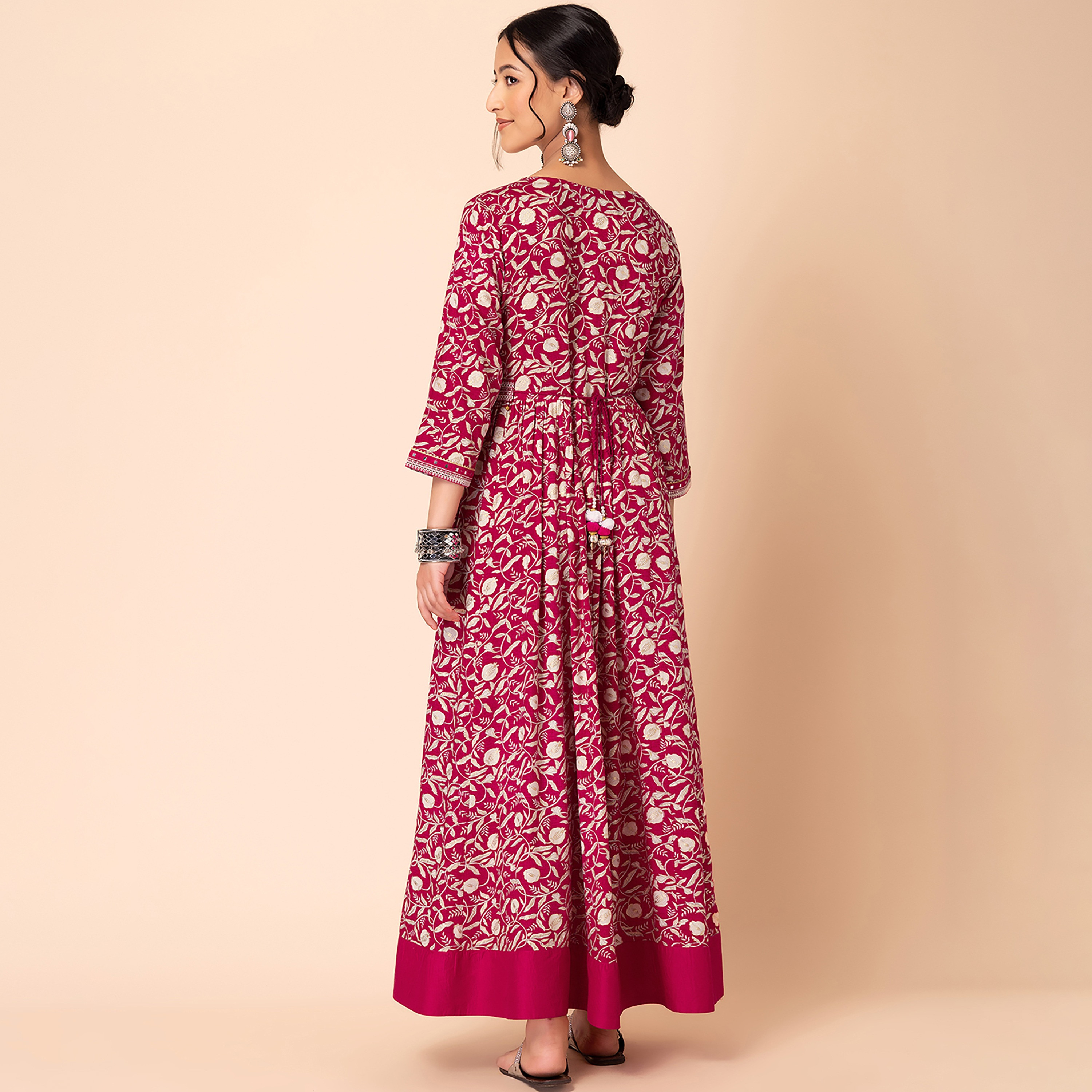 فستان ماكسي اثنيك ذو مطرز برقبة دائرية وقصة ضيقة ومتسعة من إنديا مع غوتا وورك-women-clothing-ethnicwear-dresses-image-5