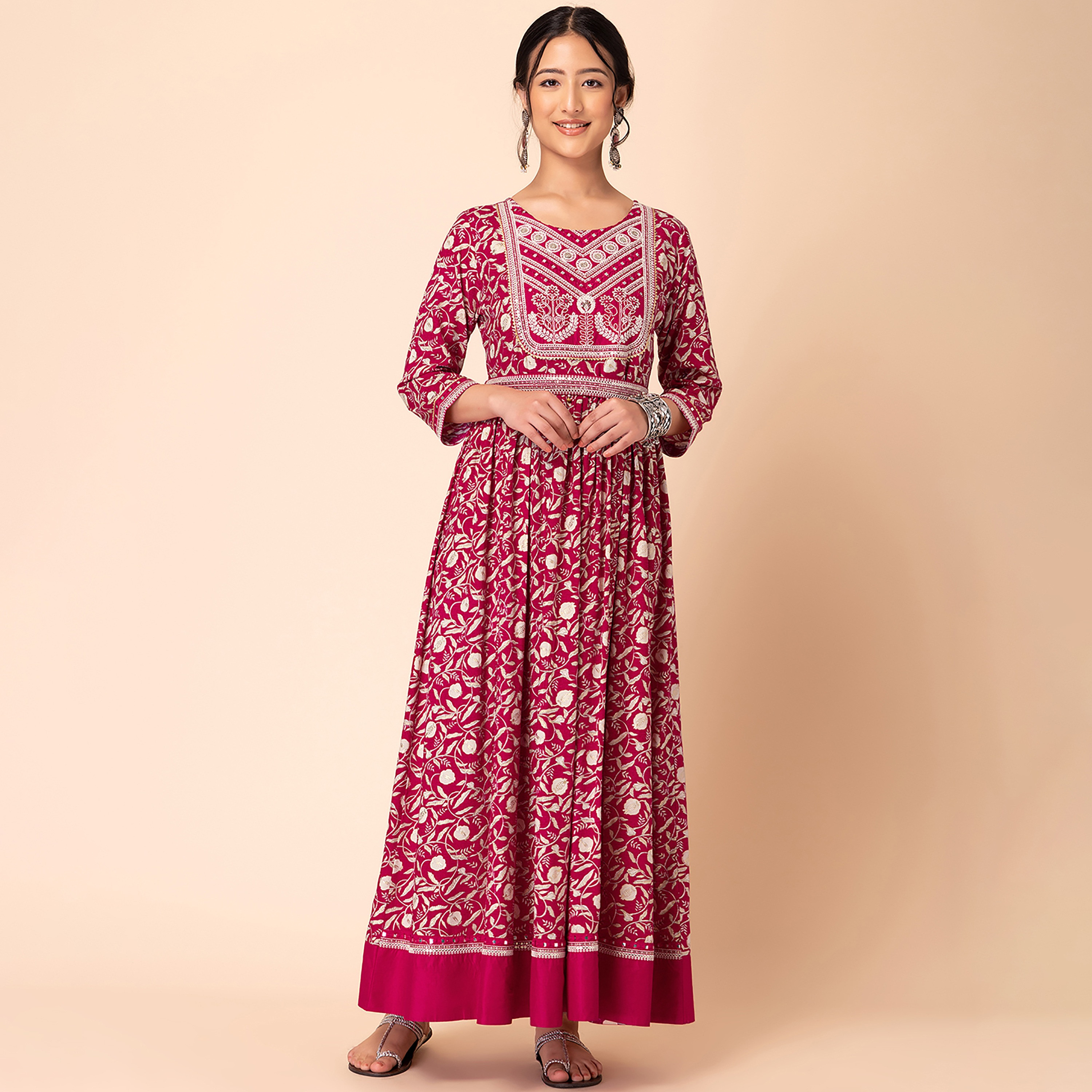 فستان ماكسي اثنيك ذو مطرز برقبة دائرية وقصة ضيقة ومتسعة من إنديا مع غوتا وورك-women-clothing-ethnicwear-dresses-image-6