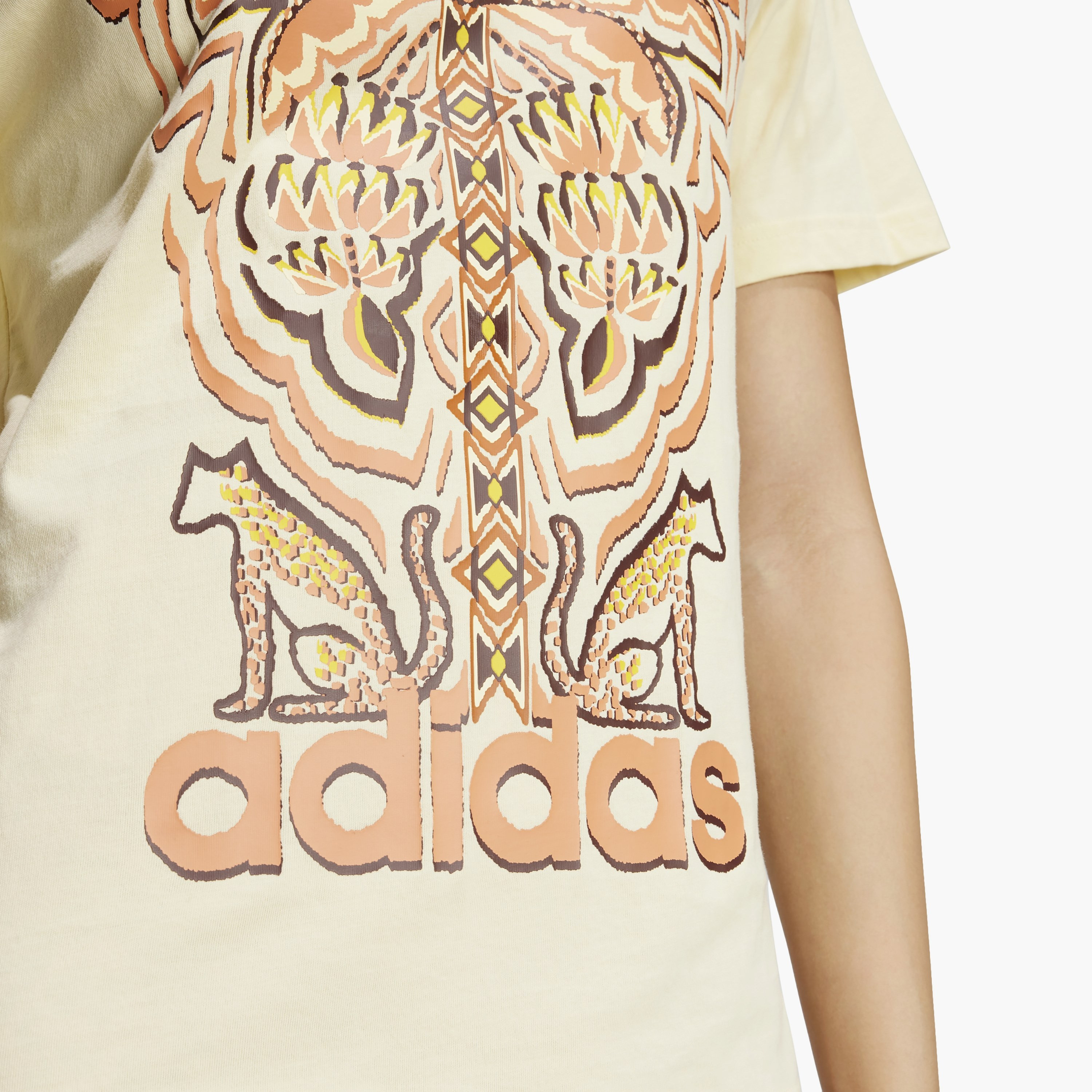 تي شيرت أديداس ذو × فارم ريو الجرافيكي للسيدات من اديداس | OE-sports-women-clothing-tshirtsandvests-image-10