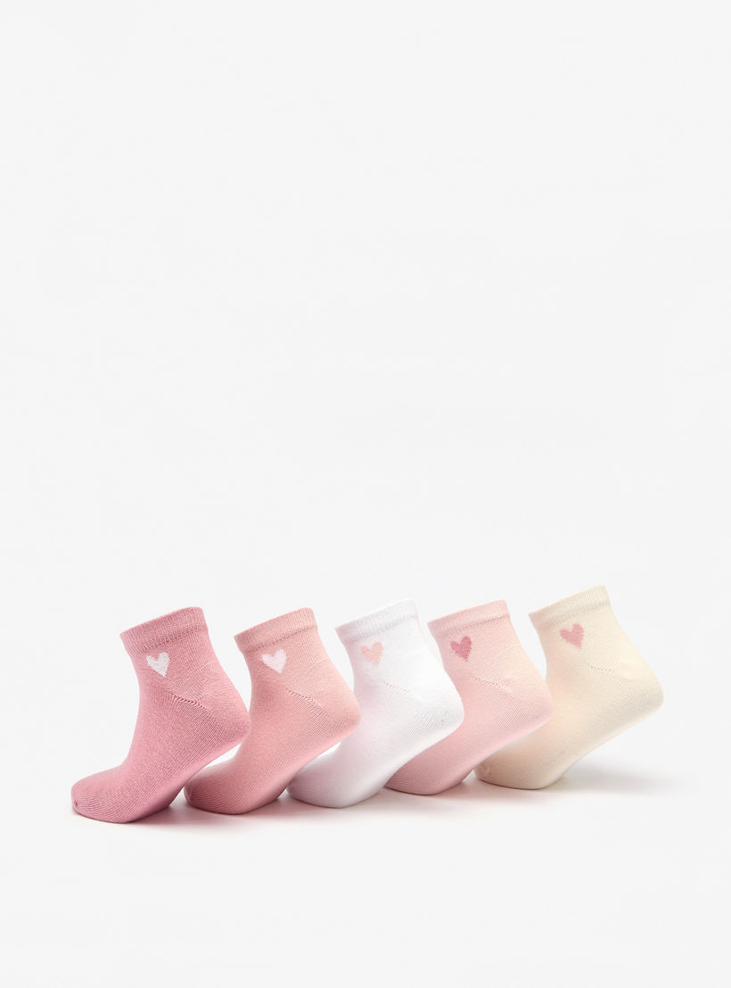 طقم جوارب 5 أزواج بطول الكاحل وطبعات قلب من ليتل ميسي-girls-accessories-socks-image-3